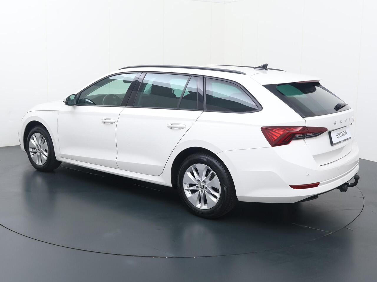 Skoda OCTAVIA Combi 1.0 e-TSI Business Edition | 110 PK | Automaat | Trekhaak | Cruise control | Apple Carplay/Android Auto |