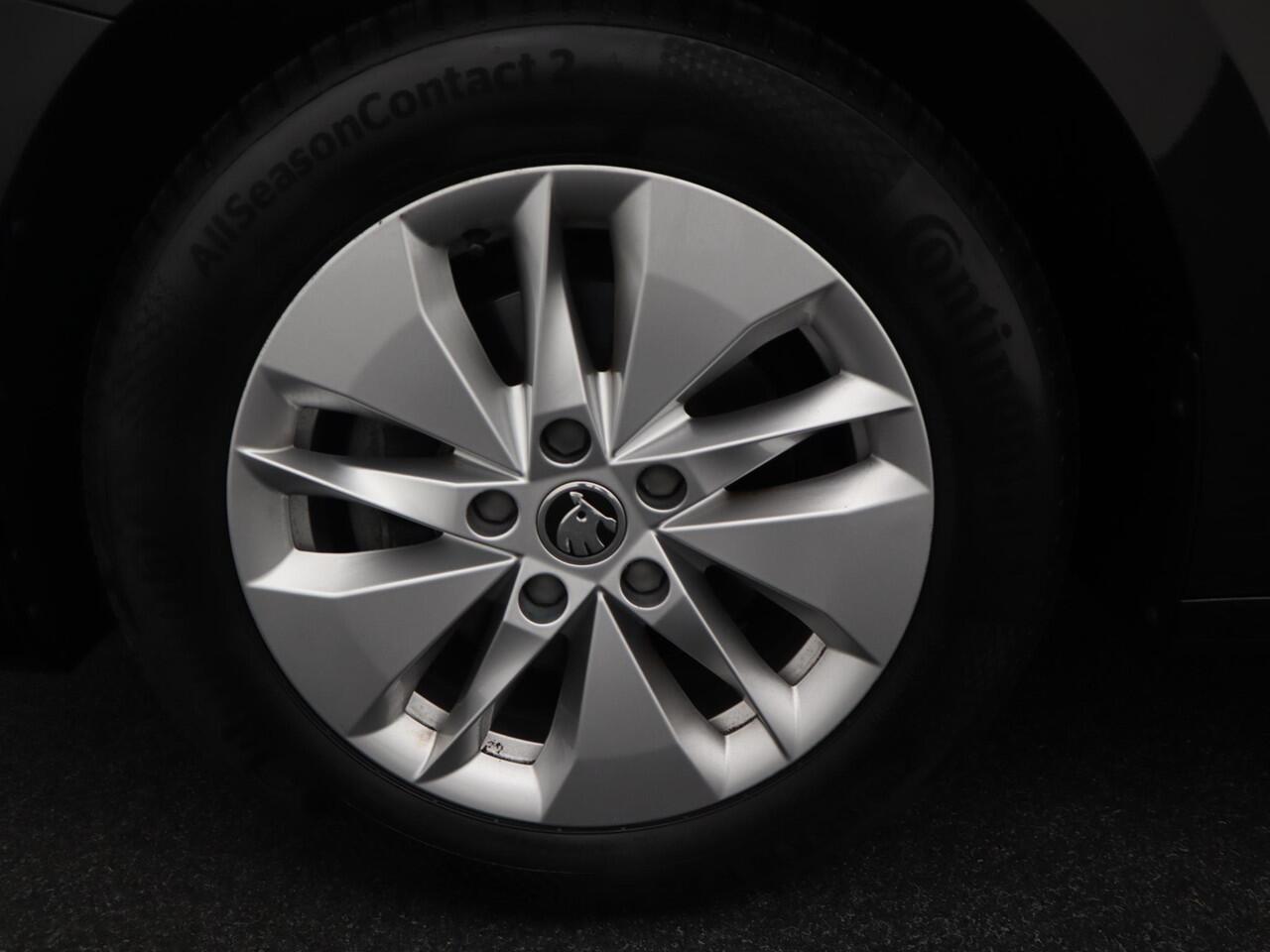 Skoda OCTAVIA Combi 1.0 TSI Business Edition TREKHAAK / STOELVERW / STUURVERW / VIRTUAL / FULL LED / KEYLESS / CARPLAY / NL-AUTO
