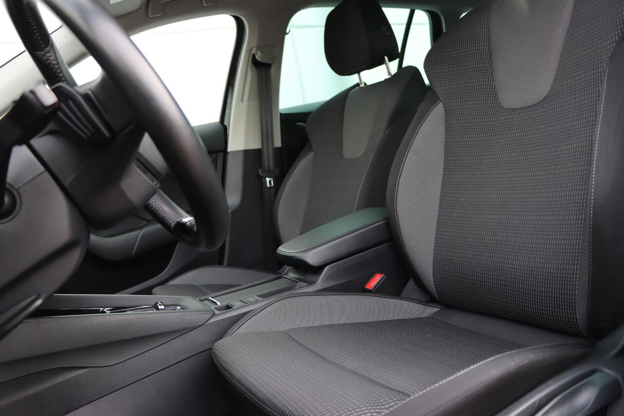 Skoda OCTAVIA Combi 1.4 TSI iV PHEV Business Edition 204pk DSG6 | Stoelverwarming | Stuurverwarming | Carplay | Clima