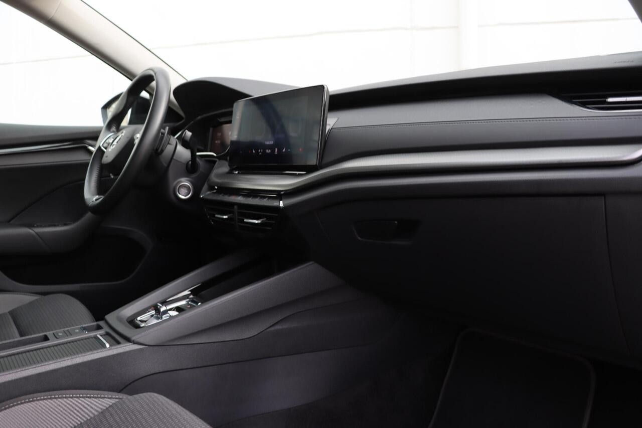 Skoda OCTAVIA Combi 1.4 TSI iV PHEV Business Edition 204pk DSG6 | Stoelverwarming | Stuurverwarming | Carplay | Clima