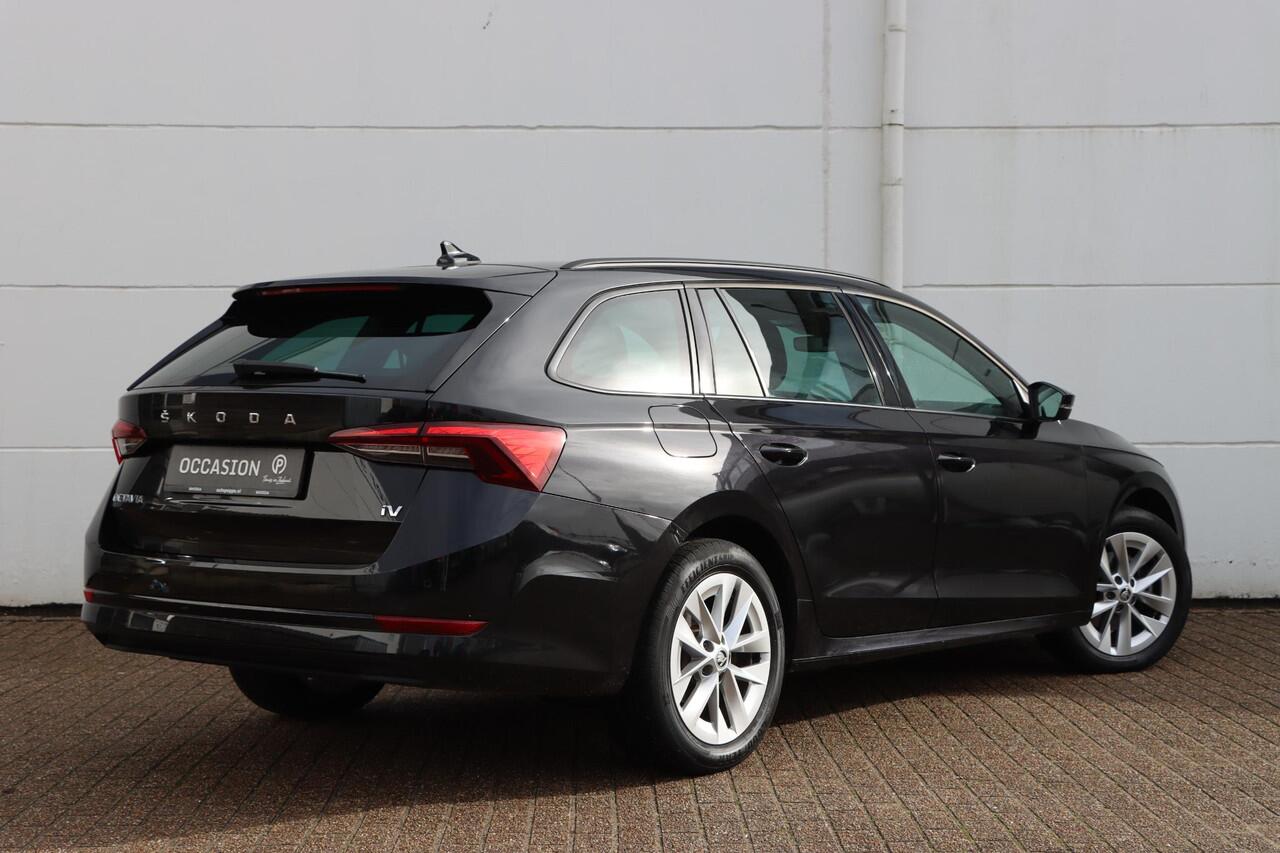 Skoda OCTAVIA Combi 1.4 TSI iV PHEV Business Edition 204pk DSG6 | Stoelverwarming | Stuurverwarming | Carplay | Clima