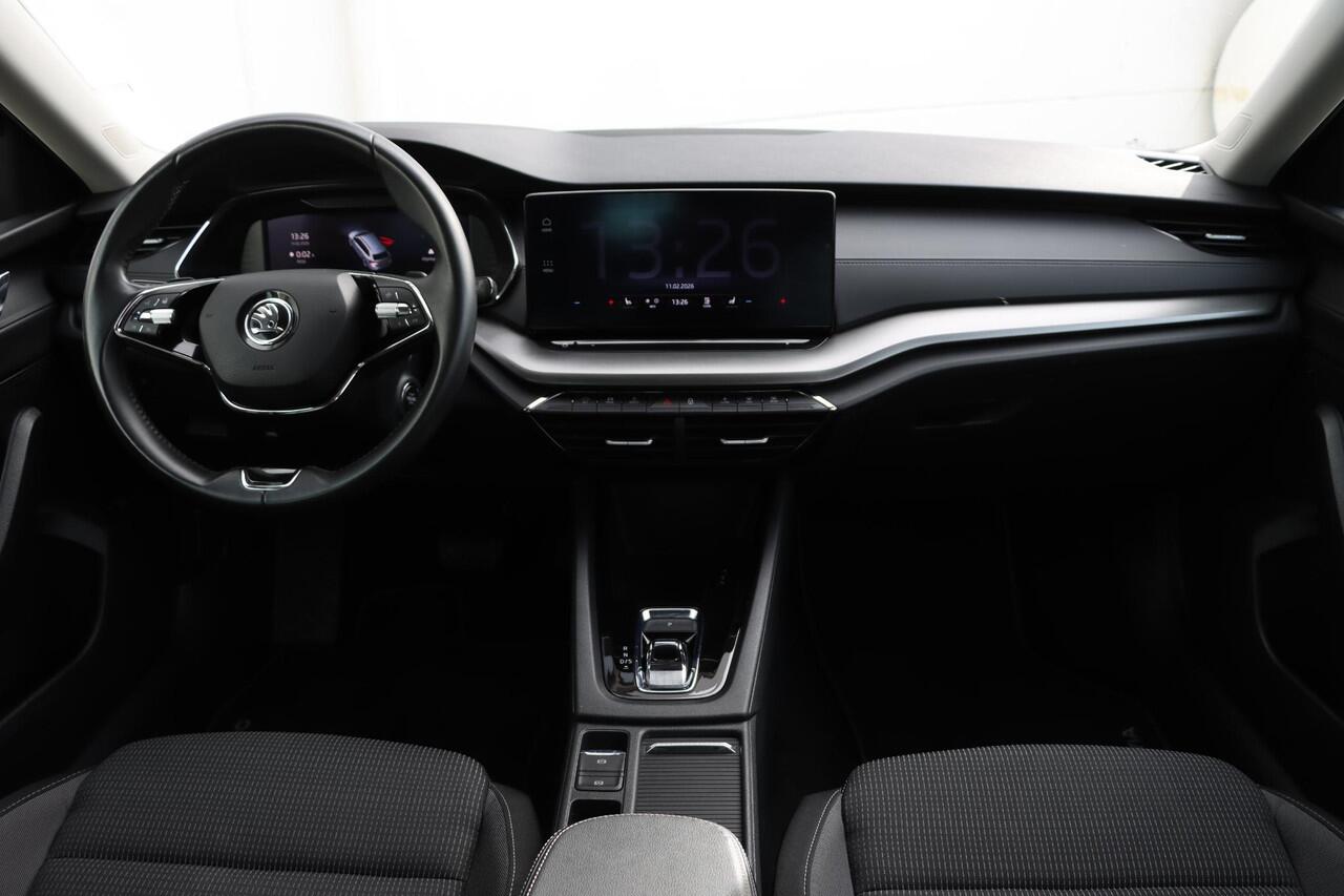 Skoda OCTAVIA Combi 1.4 TSI iV PHEV Business Edition 204pk DSG6 | Stoelverwarming | Stuurverwarming | Carplay | Clima