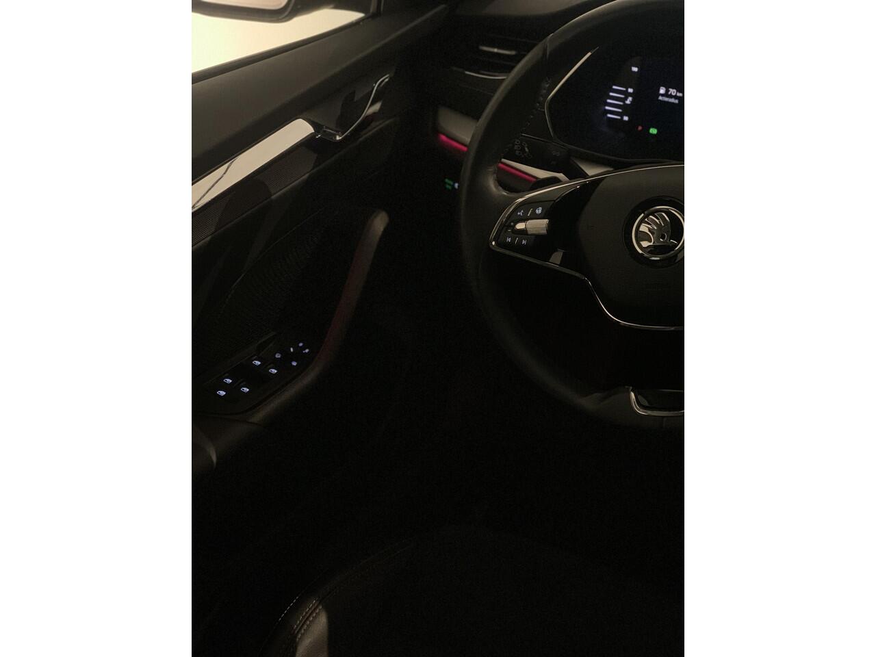 Skoda OCTAVIA Combi 2.0 TDI Full option 1 jaar garantie