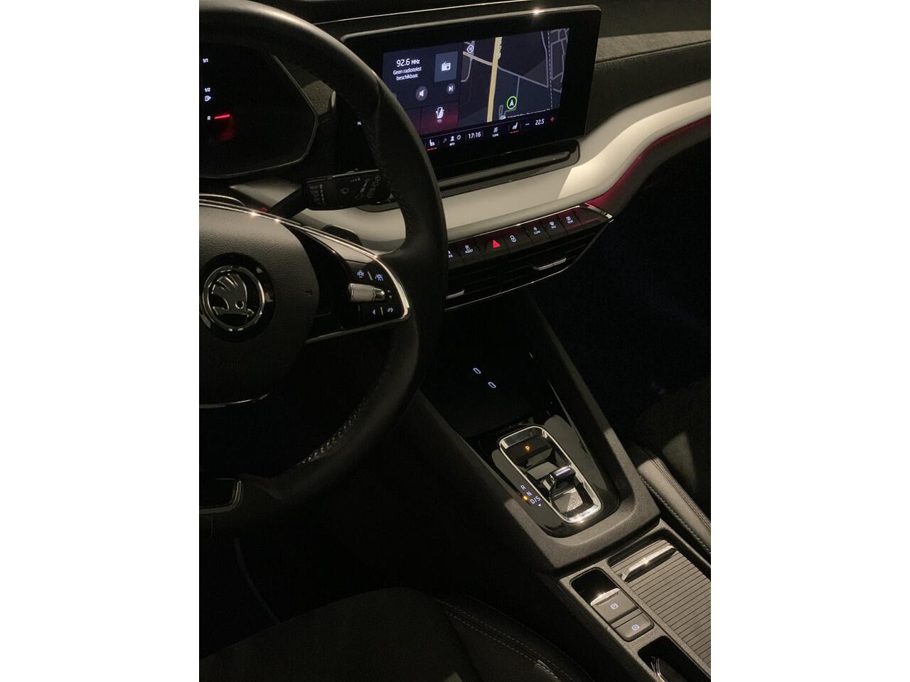 Skoda OCTAVIA Combi 2.0 TDI Full option 1 jaar garantie