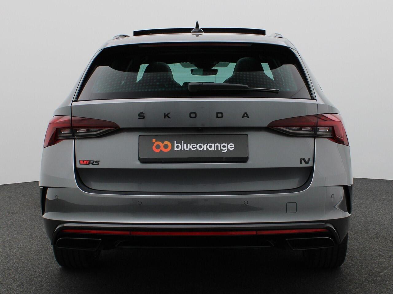 Skoda OCTAVIA Combi 1.4 TSI RS iV PHEV Business 245PK DSG Pano-Schuifdak, Adaptieve Cruise Controle, Achteruitrijcamera, Canton Sound, Keyless, Stoel-& Achterbank verwarming, Voorruitverwarming, Memorystoel, 19" LM Velgen