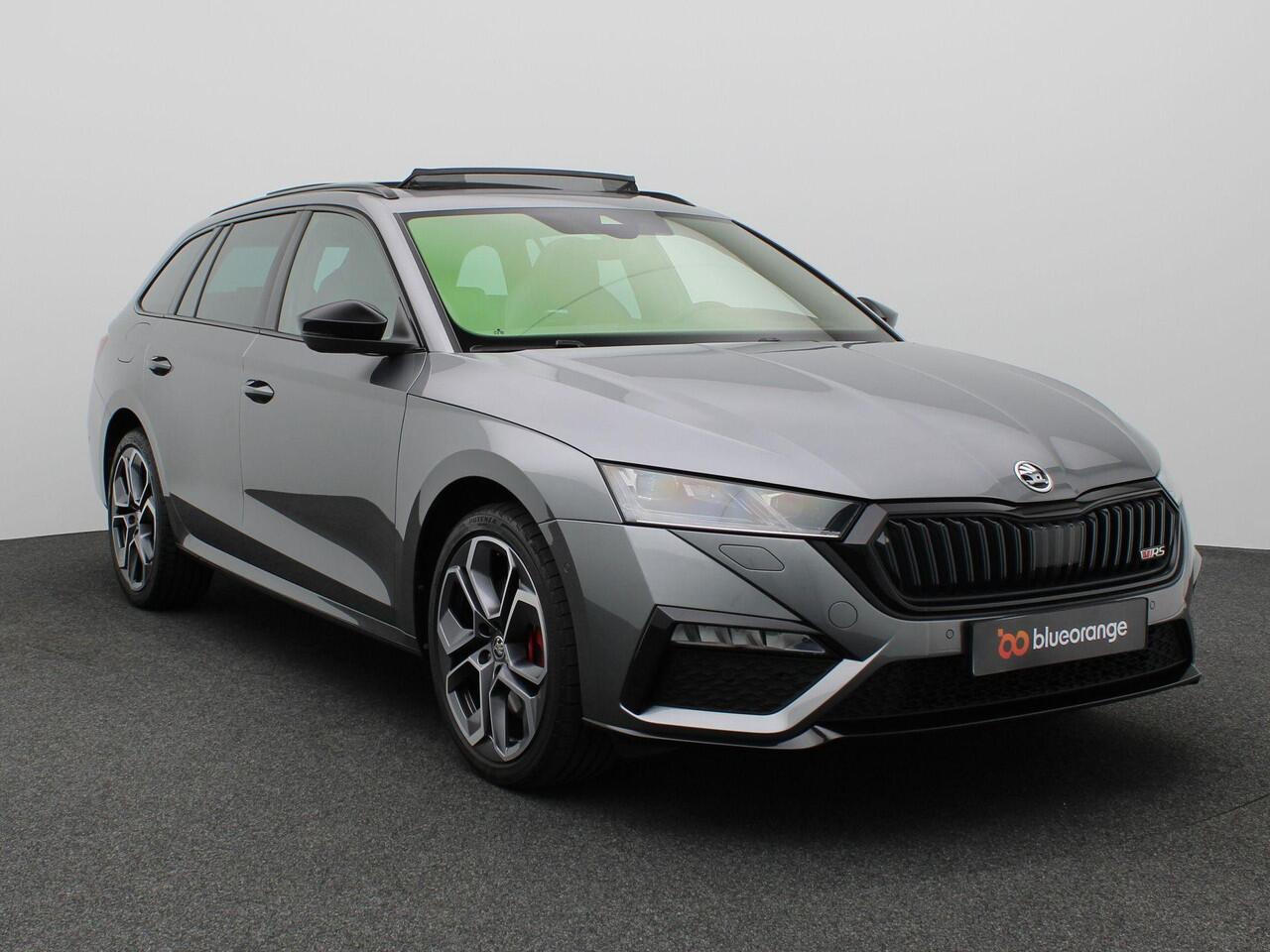 Skoda OCTAVIA Combi 1.4 TSI RS iV PHEV Business 245PK DSG Pano-Schuifdak, Adaptieve Cruise Controle, Achteruitrijcamera, Canton Sound, Keyless, Stoel-& Achterbank verwarming, Voorruitverwarming, Memorystoel, 19" LM Velgen