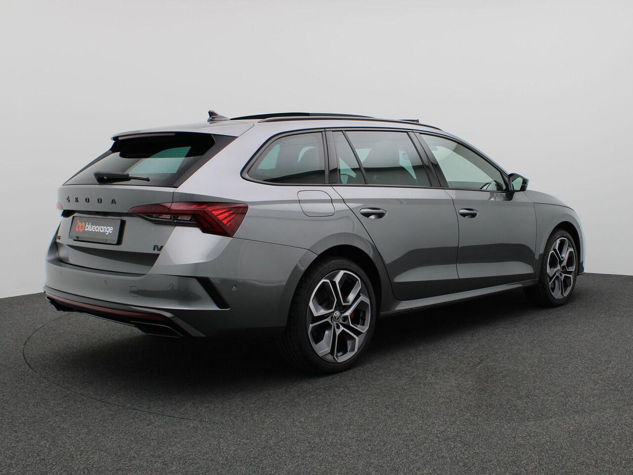 Skoda OCTAVIA Combi 1.4 TSI RS iV PHEV Business 245PK DSG Pano-Schuifdak, Adaptieve Cruise Controle, Achteruitrijcamera, Canton Sound, Keyless, Stoel-& Achterbank verwarming, Voorruitverwarming, Memorystoel, 19" LM Velgen