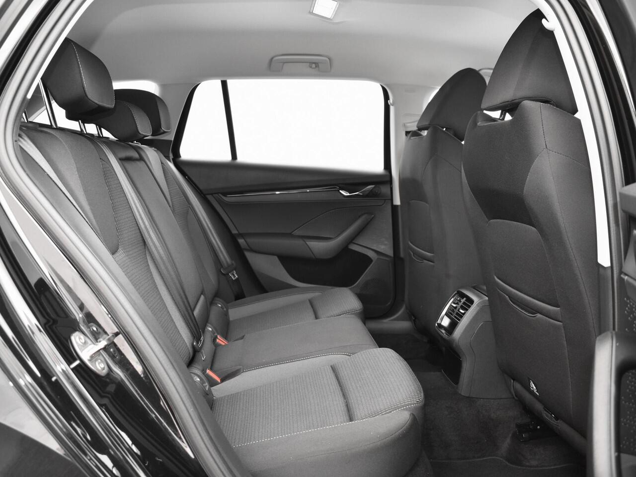 Skoda OCTAVIA Combi 1.0 TSI 110pk Business Edition · Apple/Android Car Play · Navigatie · Elek. Achterklep · P-Sensoren · Cruise Control · 16'' Inch · Garantie t/m 05-09-2027 of 100.000km