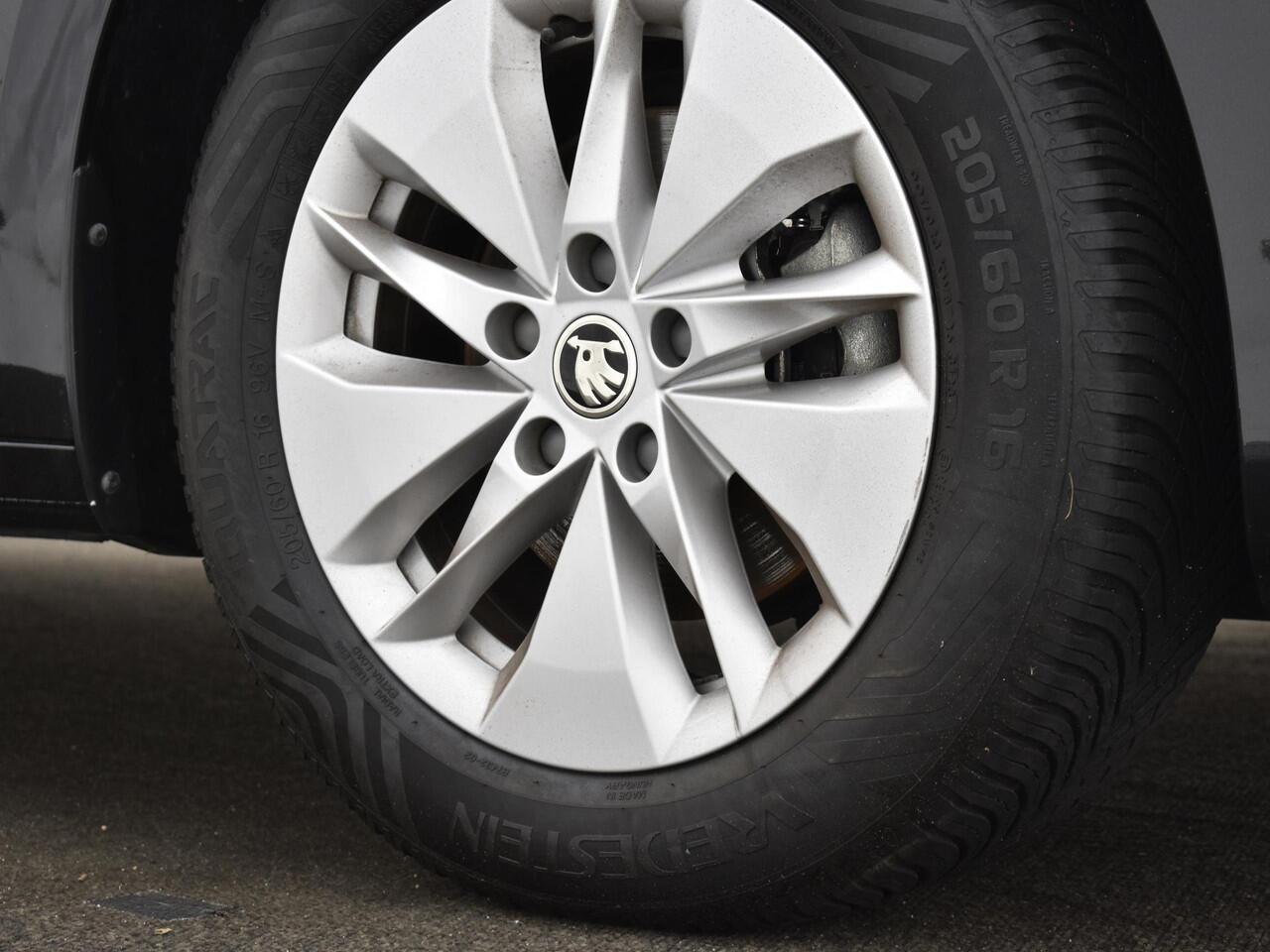 Skoda OCTAVIA Combi 1.0 TSI 110pk Business Edition · Apple/Android Car Play · Navigatie · Elek. Achterklep · P-Sensoren · Cruise Control · 16'' Inch · Garantie t/m 05-09-2027 of 100.000km