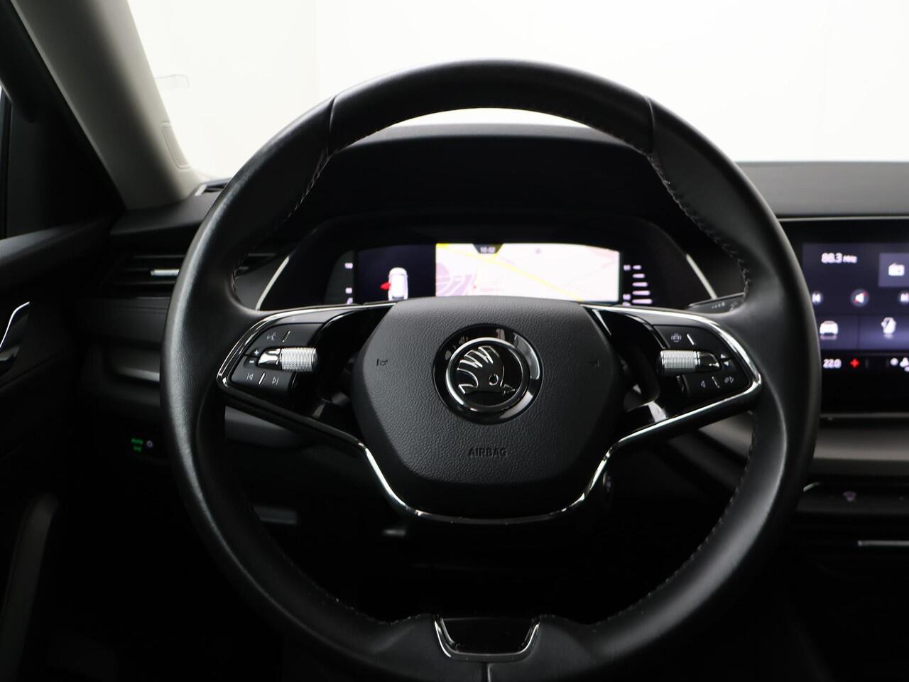 Skoda OCTAVIA Combi 1.0 TSI Ambition | 110 PK | Trekhaak wegklapbaar | Navigatiesysteem | Led verlichting |