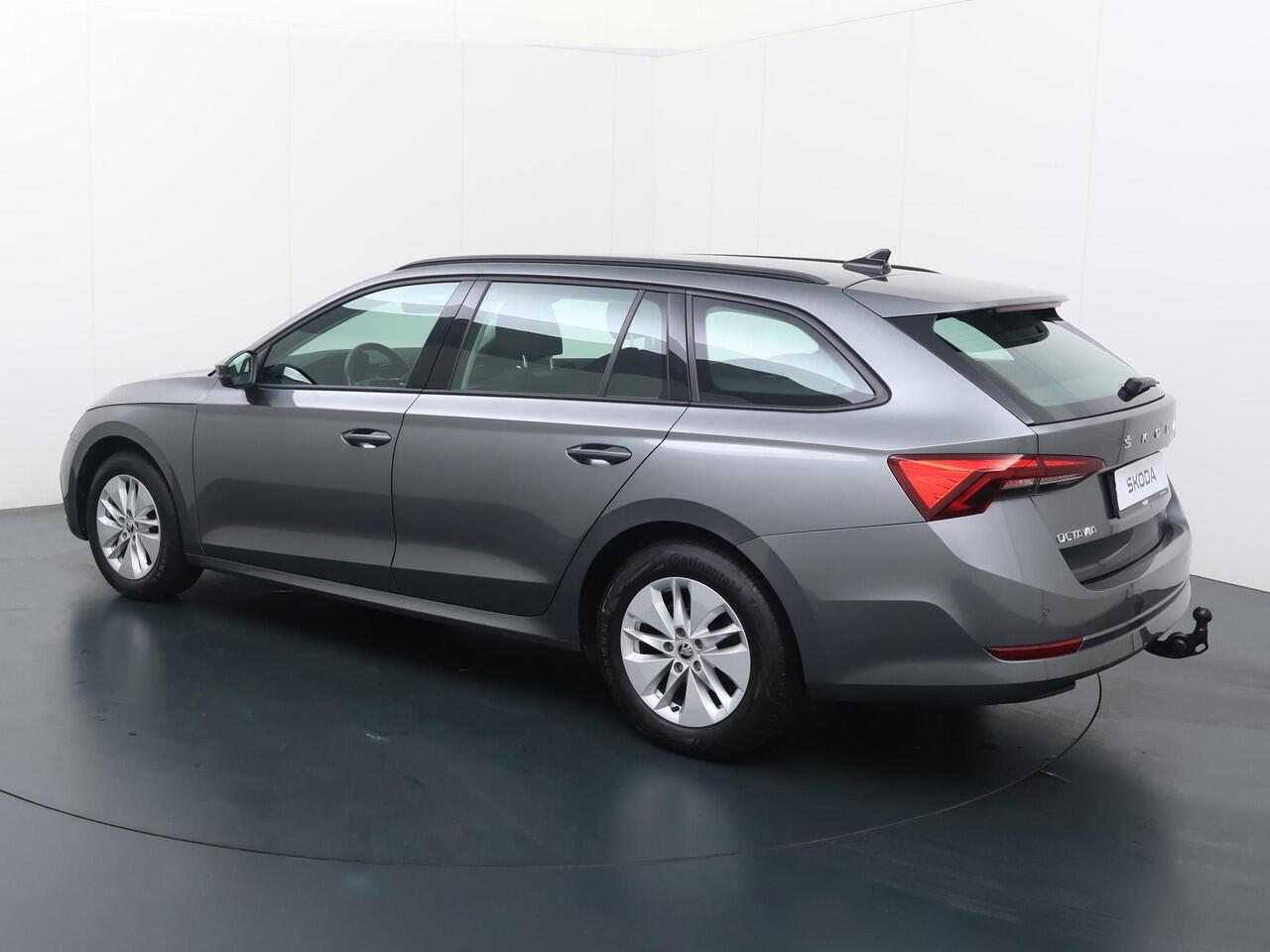 Skoda OCTAVIA Combi 1.0 TSI Ambition | 110 PK | Trekhaak wegklapbaar | Navigatiesysteem | Led verlichting |