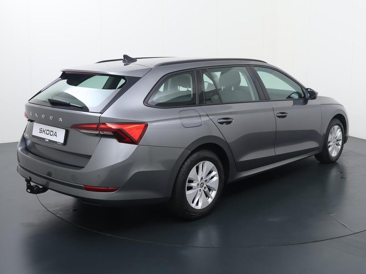 Skoda OCTAVIA Combi 1.0 TSI Ambition | 110 PK | Trekhaak wegklapbaar | Navigatiesysteem | Led verlichting |