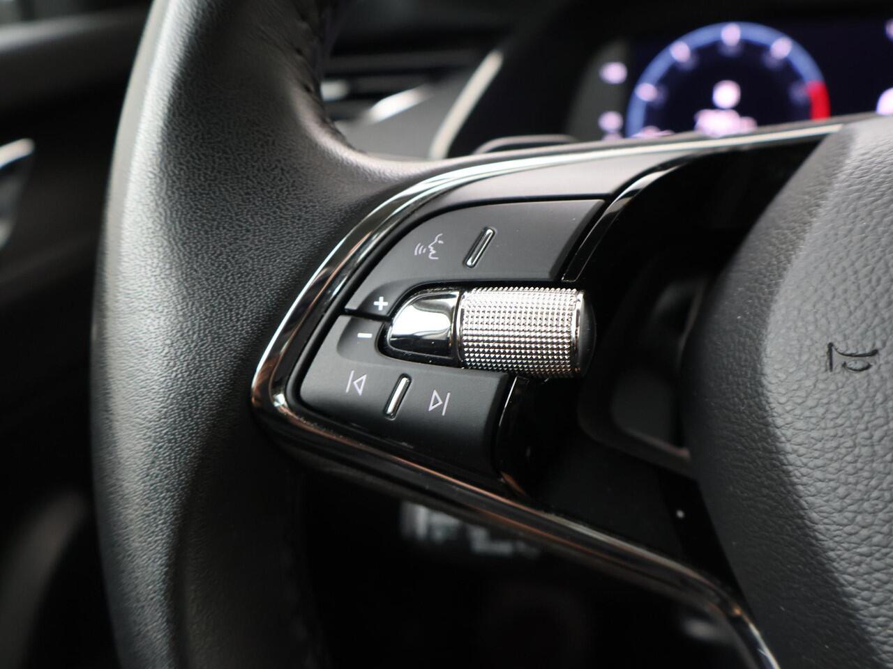 Skoda OCTAVIA Combi 1.0 e-TSI Business Edition Plus | 110 PK | Automaat | Trekhaak | Navigatiesysteem |