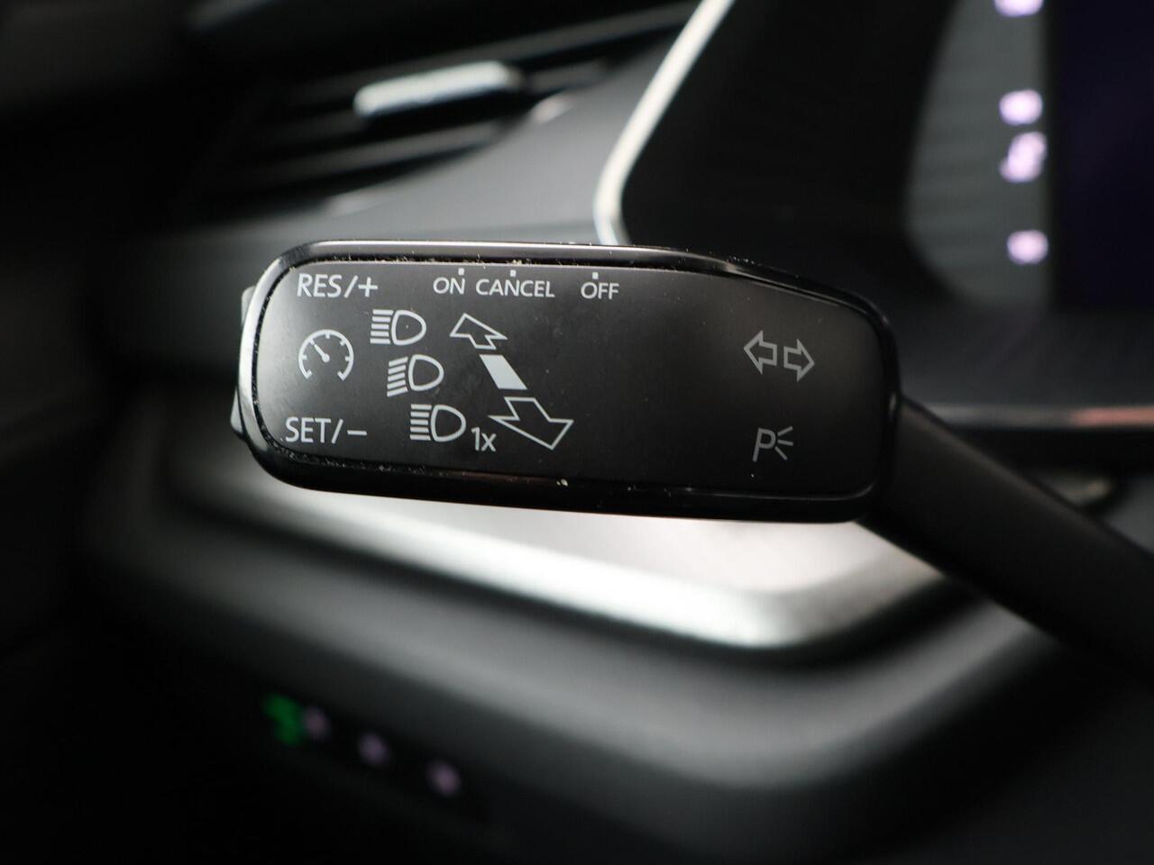 Skoda OCTAVIA Combi 1.0 TSI Ambition | 110 PK | Trekhaak wegklapbaar | Navigatiesysteem | Cruise control |