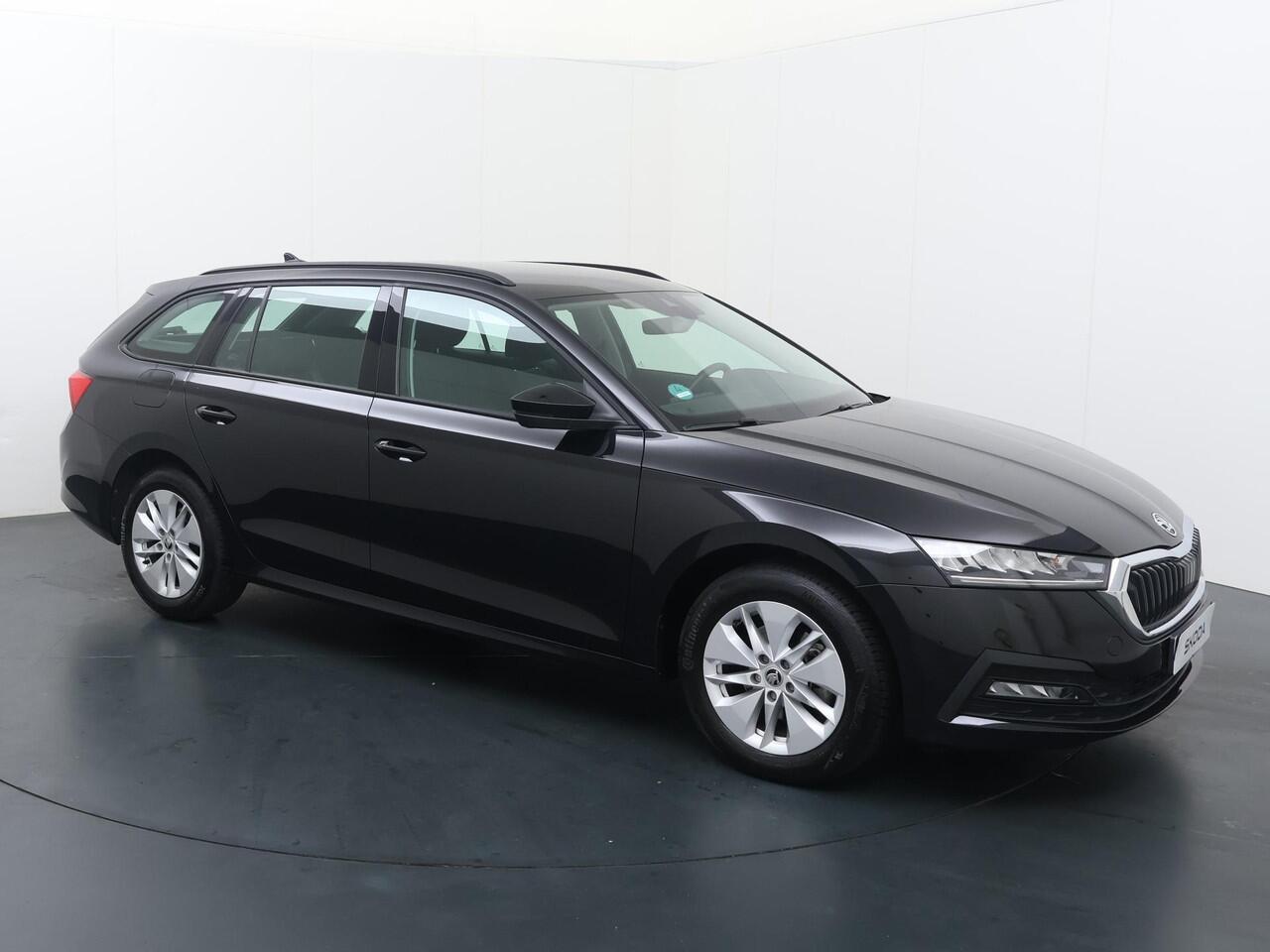 Skoda OCTAVIA Combi 1.0 TSI Ambition | 110 PK | Trekhaak wegklapbaar | Navigatiesysteem | Cruise control |