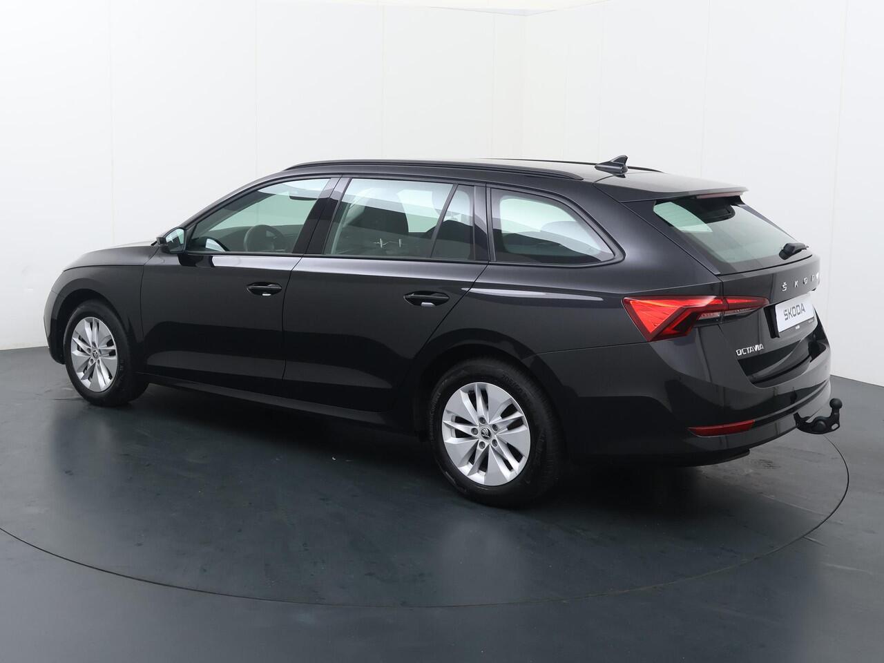 Skoda OCTAVIA Combi 1.0 TSI Ambition | 110 PK | Trekhaak wegklapbaar | Navigatiesysteem | Cruise control |