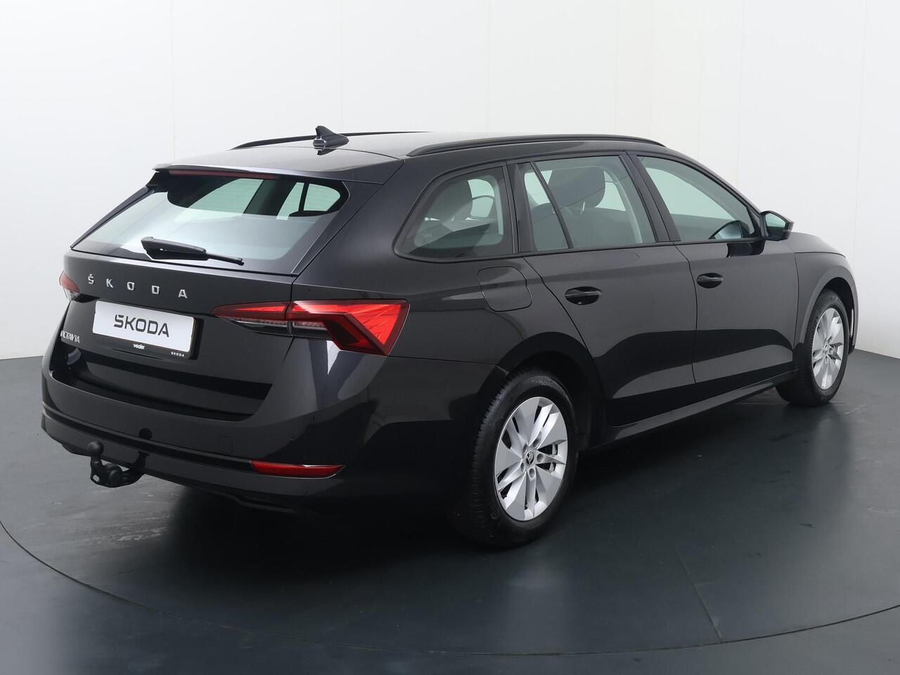 Skoda OCTAVIA Combi 1.0 TSI Ambition | 110 PK | Trekhaak wegklapbaar | Navigatiesysteem | Cruise control |