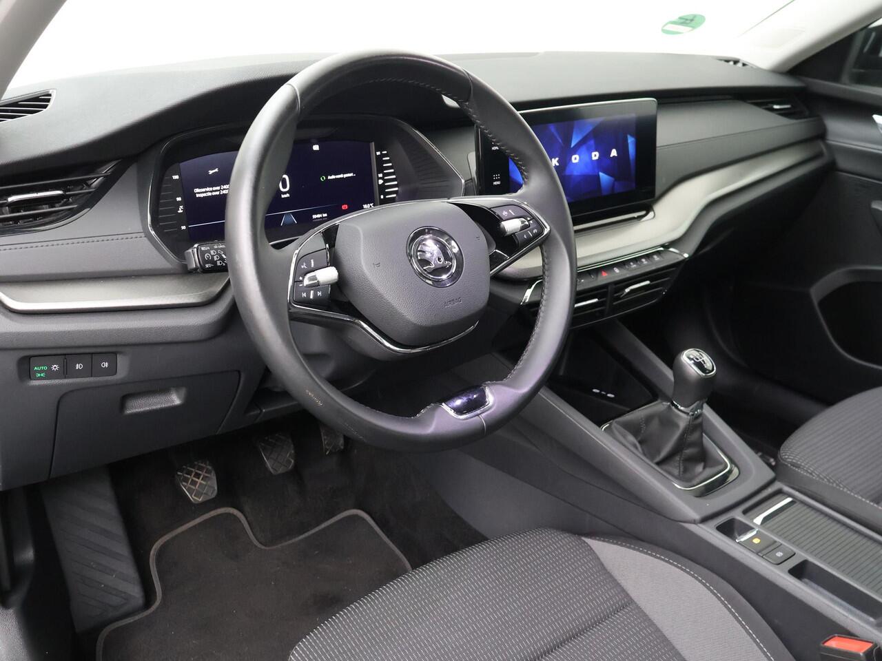 Skoda OCTAVIA Combi 1.0 TSI Ambition | 110 PK | Trekhaak wegklapbaar | Navigatiesysteem | Cruise control |