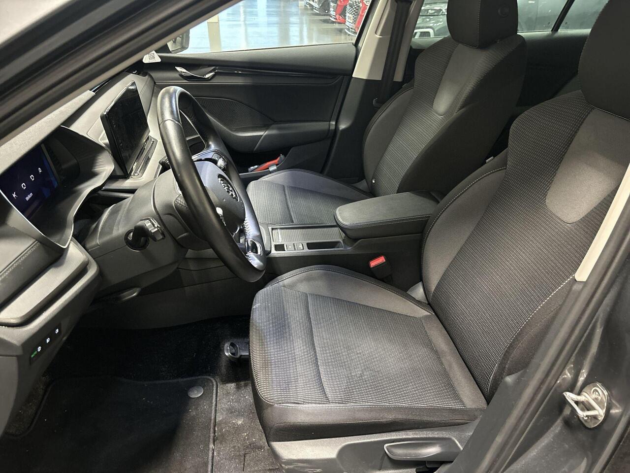 Skoda OCTAVIA Combi 1.0 TSI 110pk Business Edition · Apple/Android Car Play · Navigatie · P-Sensoren · Elek. Achterklep · 16'' Inch · Garantie t/m 27-09-2027 of 100.000km