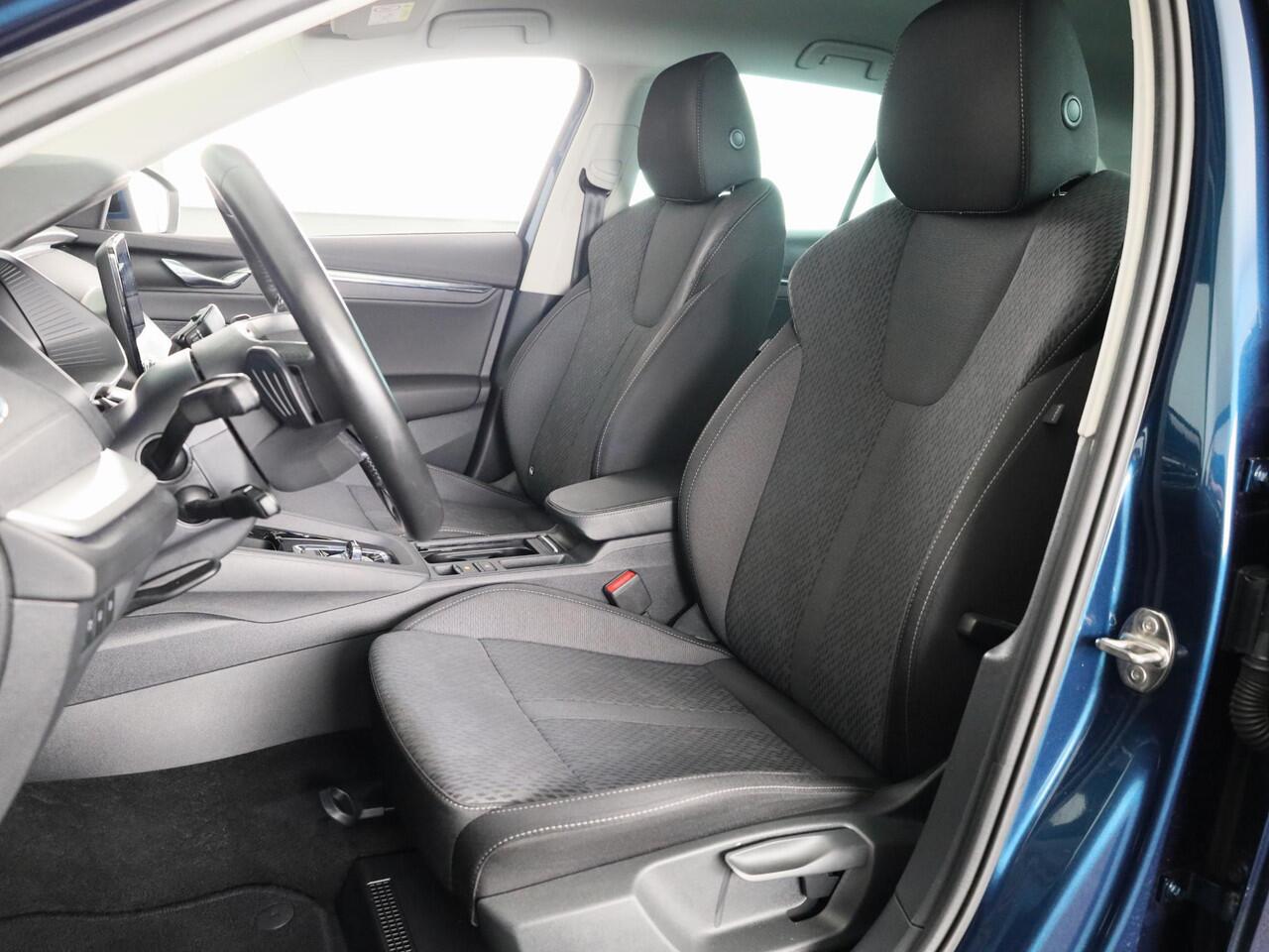 Skoda OCTAVIA Combi 1.0 e-TSI Business Edition Plus 110 pk Automaat (DSG) | Verlengde garantie | Navigatie | Parkeersensoren | Adaptieve cruise control | Stoelverwarming |