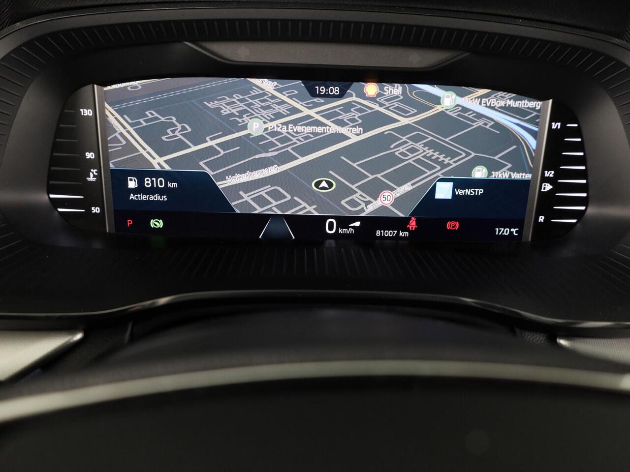 Skoda OCTAVIA Combi 1.0 e-TSI Business Edition Plus 110 pk Automaat (DSG) | Verlengde garantie | Navigatie | Parkeersensoren | Adaptieve cruise control | Stoelverwarming |