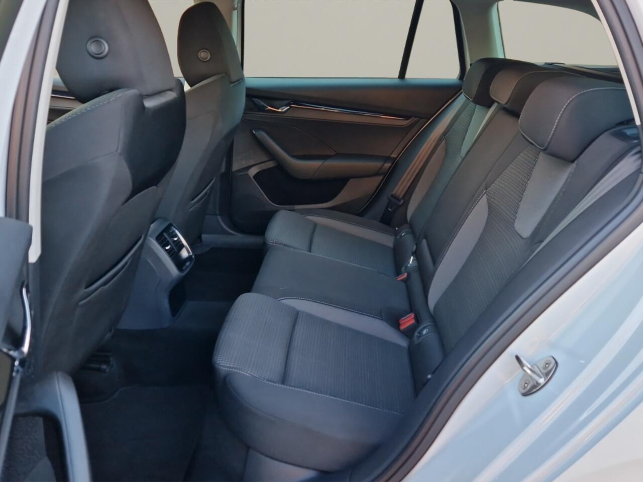 Skoda OCTAVIA 1.0 e-TSI 110PK Automaat Business Edition - Stoelverwarming