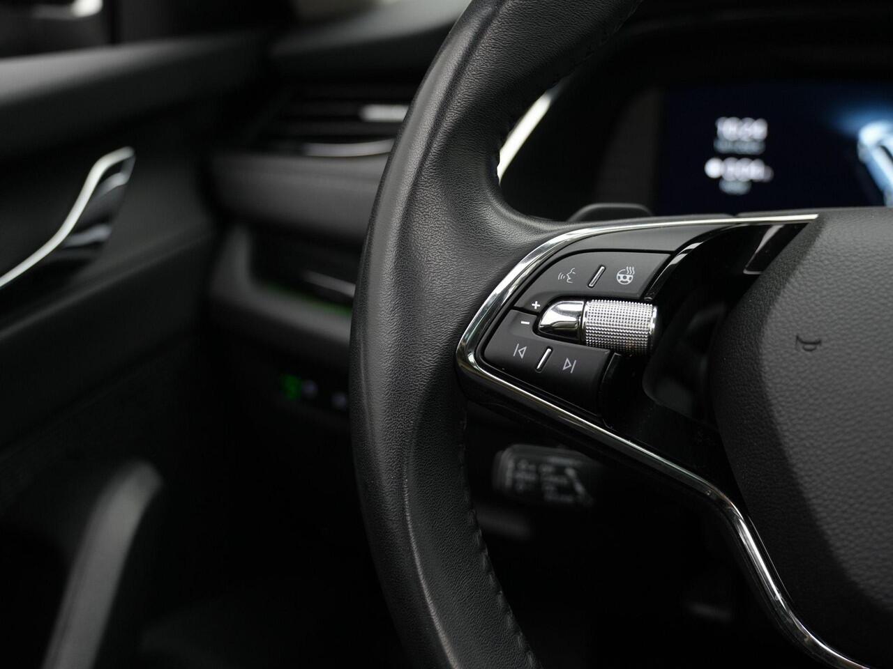 Skoda OCTAVIA Combi 1.5 e-TSI 150 pk DSG Business Edition Plus | Panoramadak | Trekhaak | Stuur-/stoelverwarming | Achteruitrijcamera