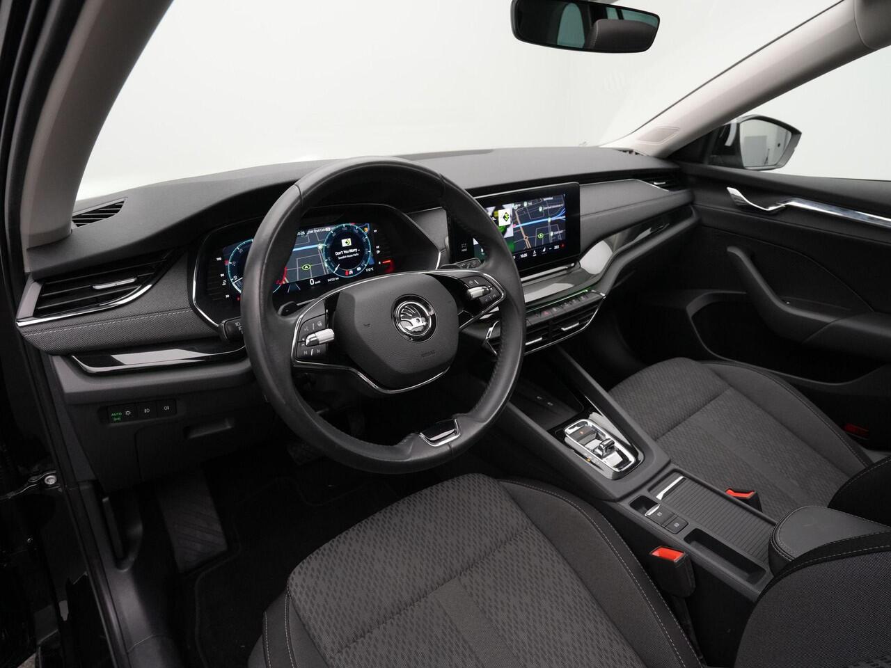 Skoda OCTAVIA Combi 1.5 e-TSI 150 pk DSG Business Edition Plus | Panoramadak | Trekhaak | Stuur-/stoelverwarming | Achteruitrijcamera