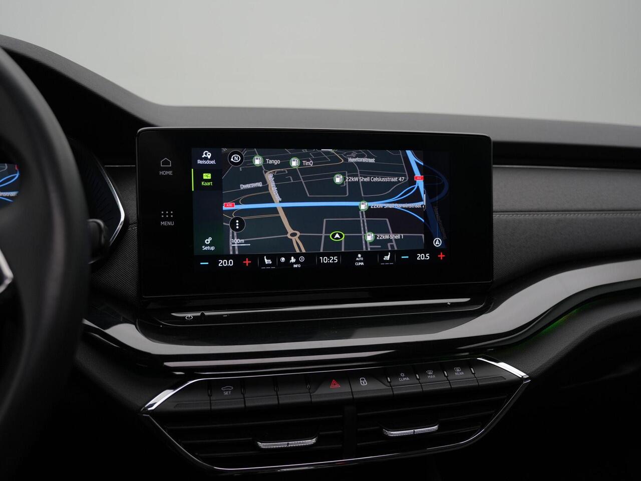 Skoda OCTAVIA Combi 1.5 e-TSI 150 pk DSG Business Edition Plus | Panoramadak | Trekhaak | Stuur-/stoelverwarming | Achteruitrijcamera