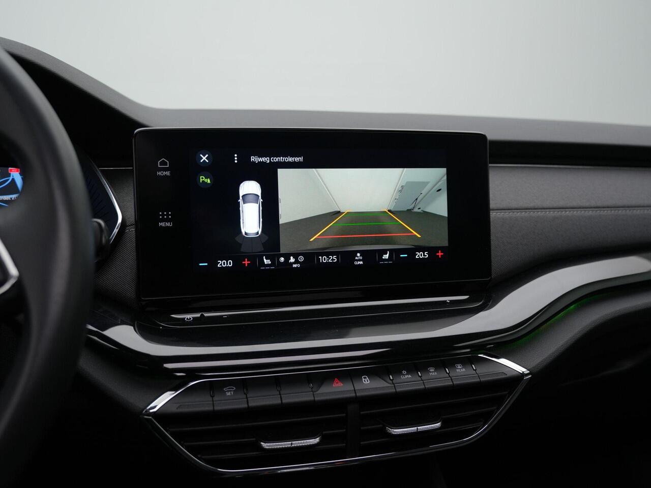 Skoda OCTAVIA Combi 1.5 e-TSI 150 pk DSG Business Edition Plus | Panoramadak | Trekhaak | Stuur-/stoelverwarming | Achteruitrijcamera