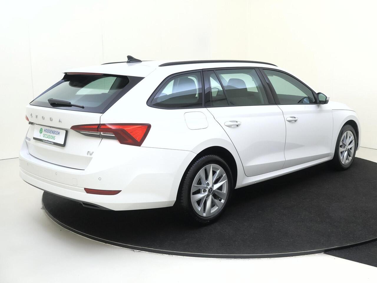 Skoda OCTAVIA Combi 1.4 TSI iV PHEV Business Edition | Parkeersensoren | CarPlay | Cruise control | Digital cockpit | Stoel- en stuurwielverwarming |