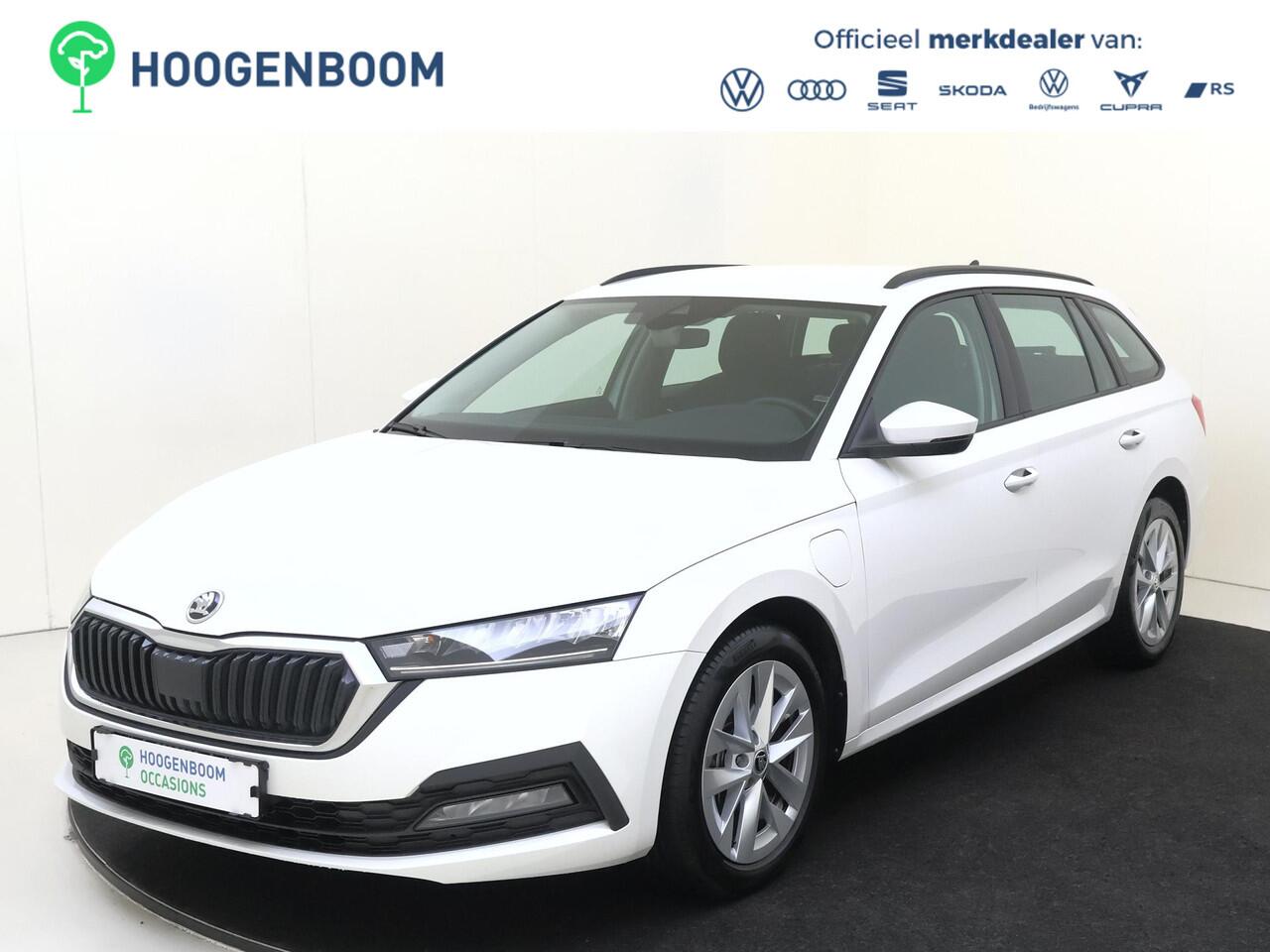 Skoda OCTAVIA Combi 1.4 TSI iV PHEV | SoH 98% | Cruise control | CarPlay | Elektrisch inklapbare buitenspiegels | Parkeersensoren achter | DAB radio |