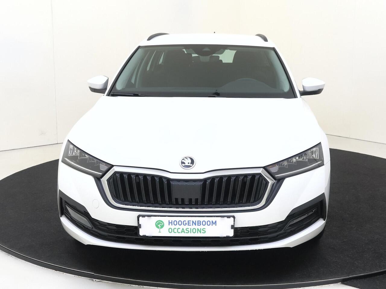 Skoda OCTAVIA Combi 1.4 TSI iV PHEV | SoH 98% | Cruise control | CarPlay | Elektrisch inklapbare buitenspiegels | Parkeersensoren achter | DAB radio |
