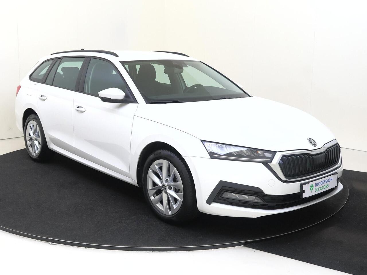 Skoda OCTAVIA Combi 1.4 TSI iV PHEV | SoH 98% | Cruise control | CarPlay | Elektrisch inklapbare buitenspiegels | Parkeersensoren achter | DAB radio |