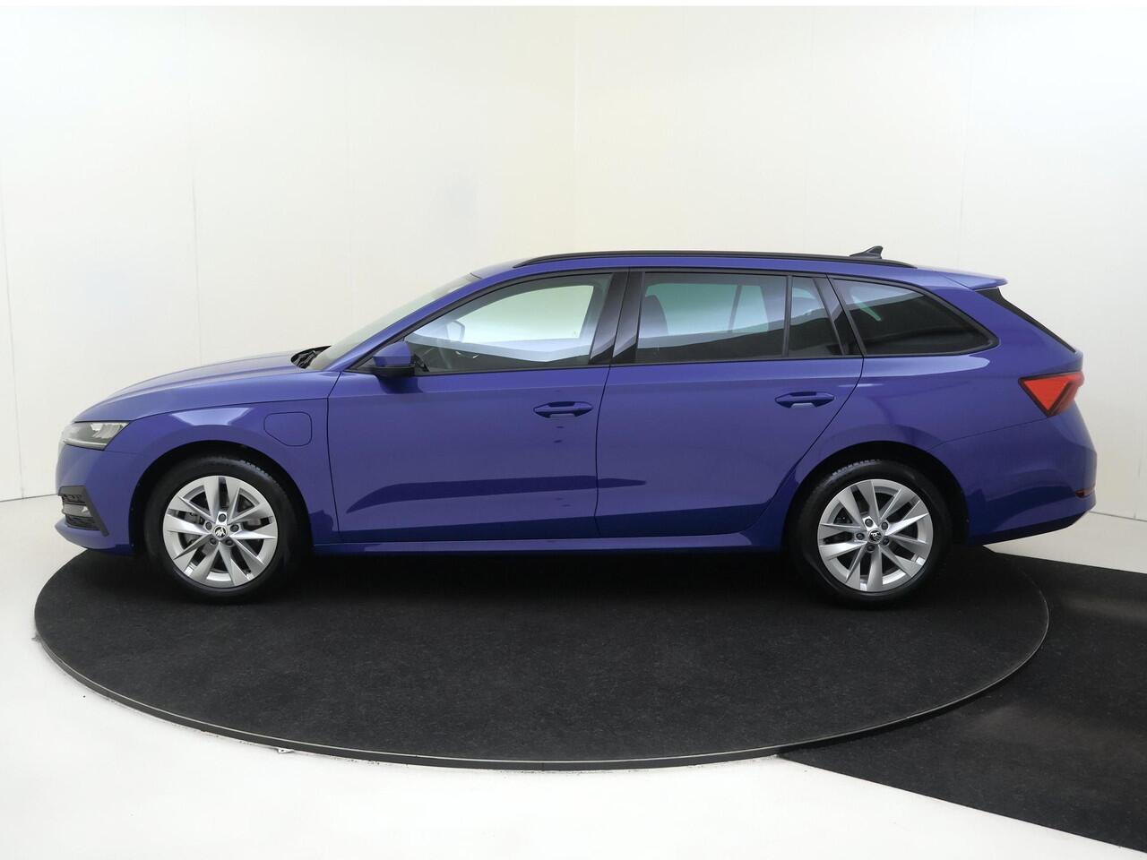 Skoda OCTAVIA Combi 1.4 TSI iV PHEV Business Edition | Parkeersensoren | Cruise control | CarPlay | Climate control | Digital cockpit | Elektrisch inklapbare buitenspiegels |