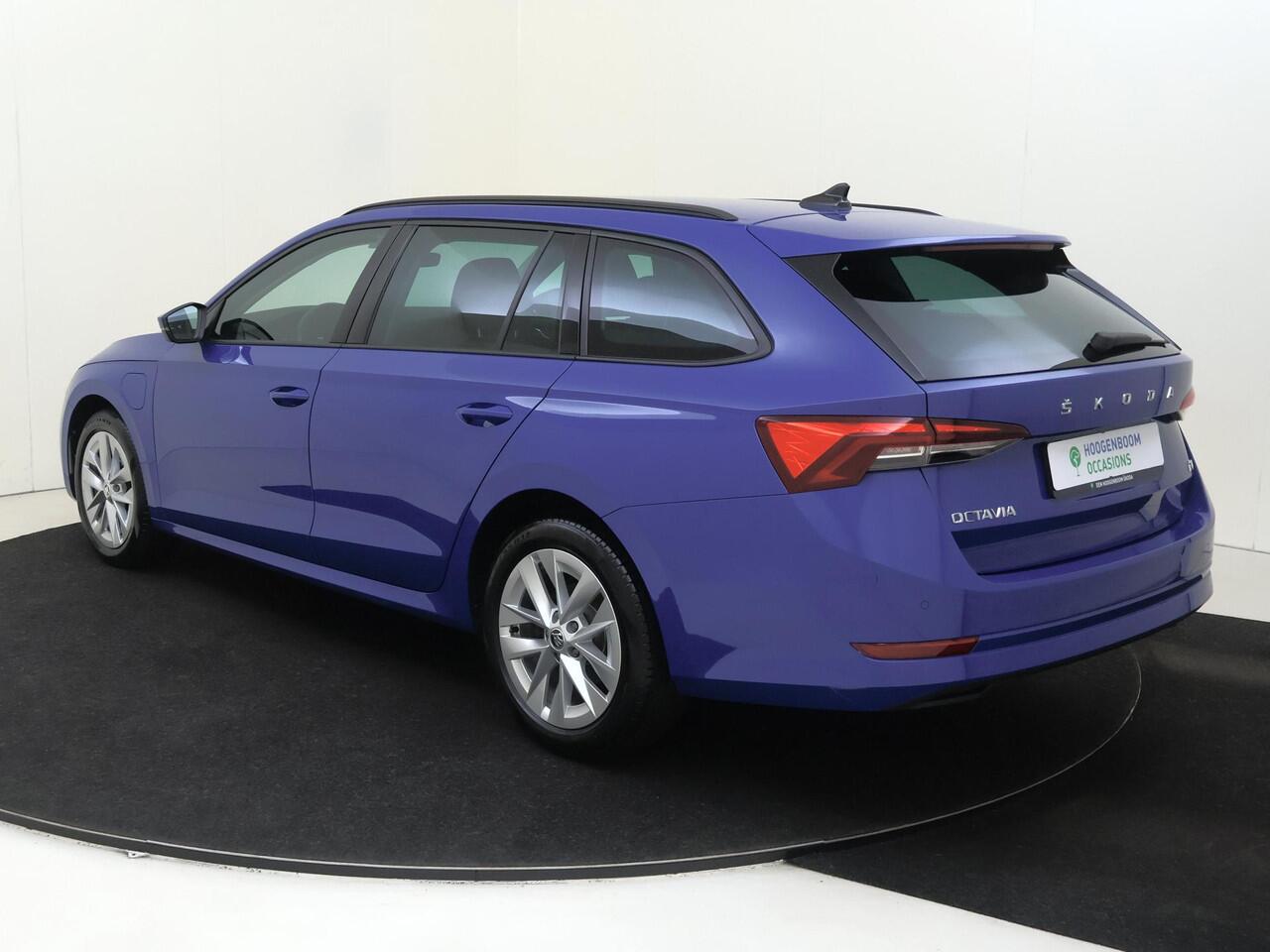 Skoda OCTAVIA Combi 1.4 TSI iV PHEV Business Edition | Parkeersensoren | Cruise control | CarPlay | Climate control | Digital cockpit | Elektrisch inklapbare buitenspiegels |
