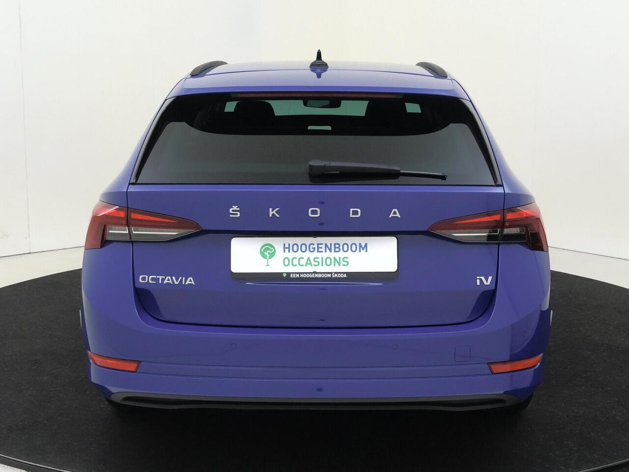 Skoda OCTAVIA Combi 1.4 TSI iV PHEV Business Edition | Parkeersensoren | Cruise control | CarPlay | Climate control | Digital cockpit | Elektrisch inklapbare buitenspiegels |
