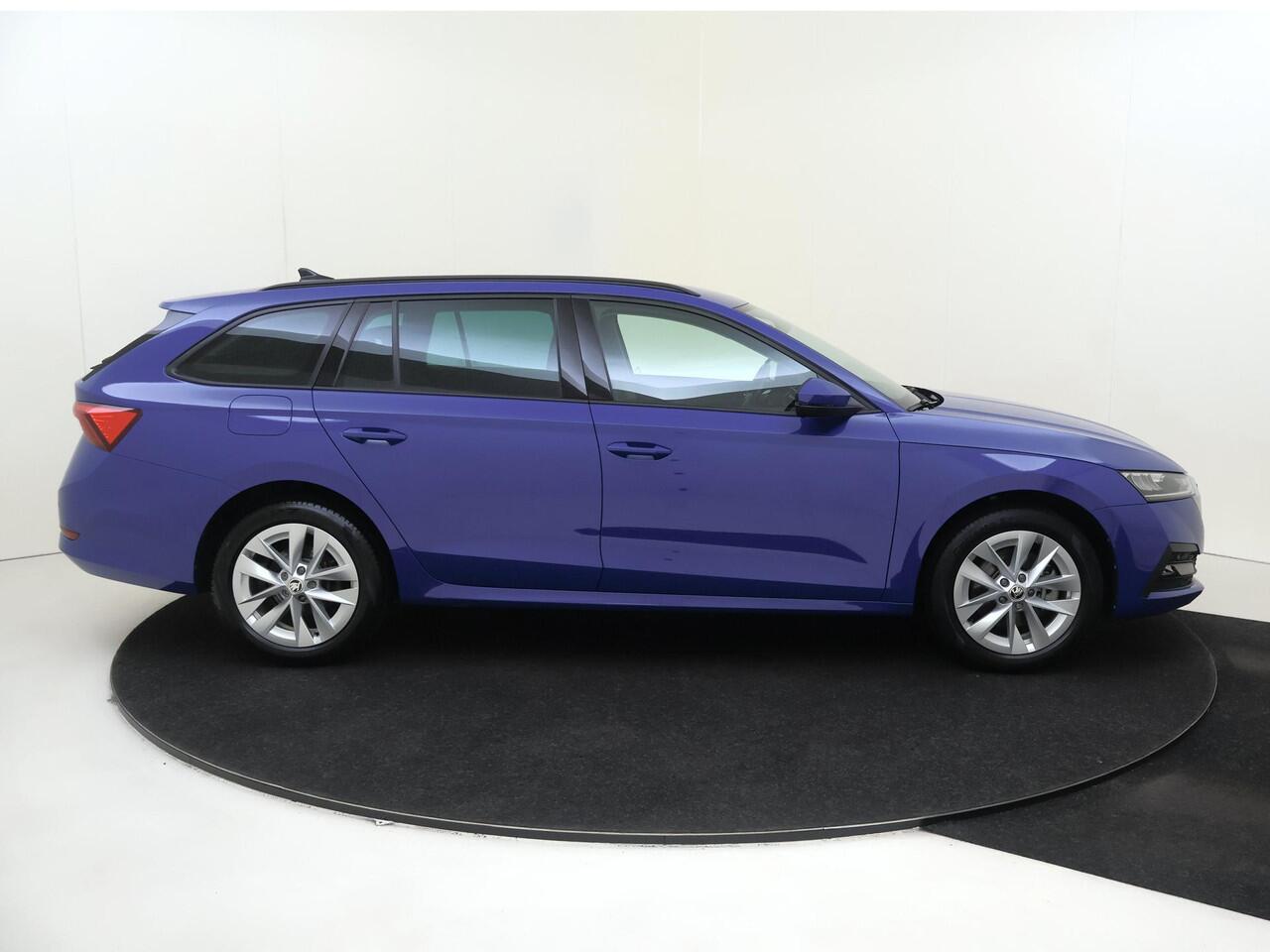 Skoda OCTAVIA Combi 1.4 TSI iV PHEV Business Edition | Parkeersensoren | Cruise control | CarPlay | Climate control | Digital cockpit | Elektrisch inklapbare buitenspiegels |