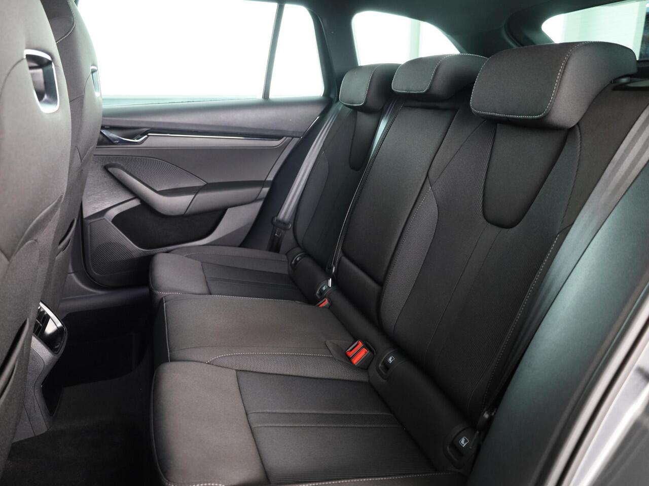 Skoda OCTAVIA Combi 1.5 e-TSI Business Edition 150 pk Automaat (DSG) | Verlengde garantie | Navigatie | Parkeersensoren | LED koplampen | Apple Carplay/Android Auto |