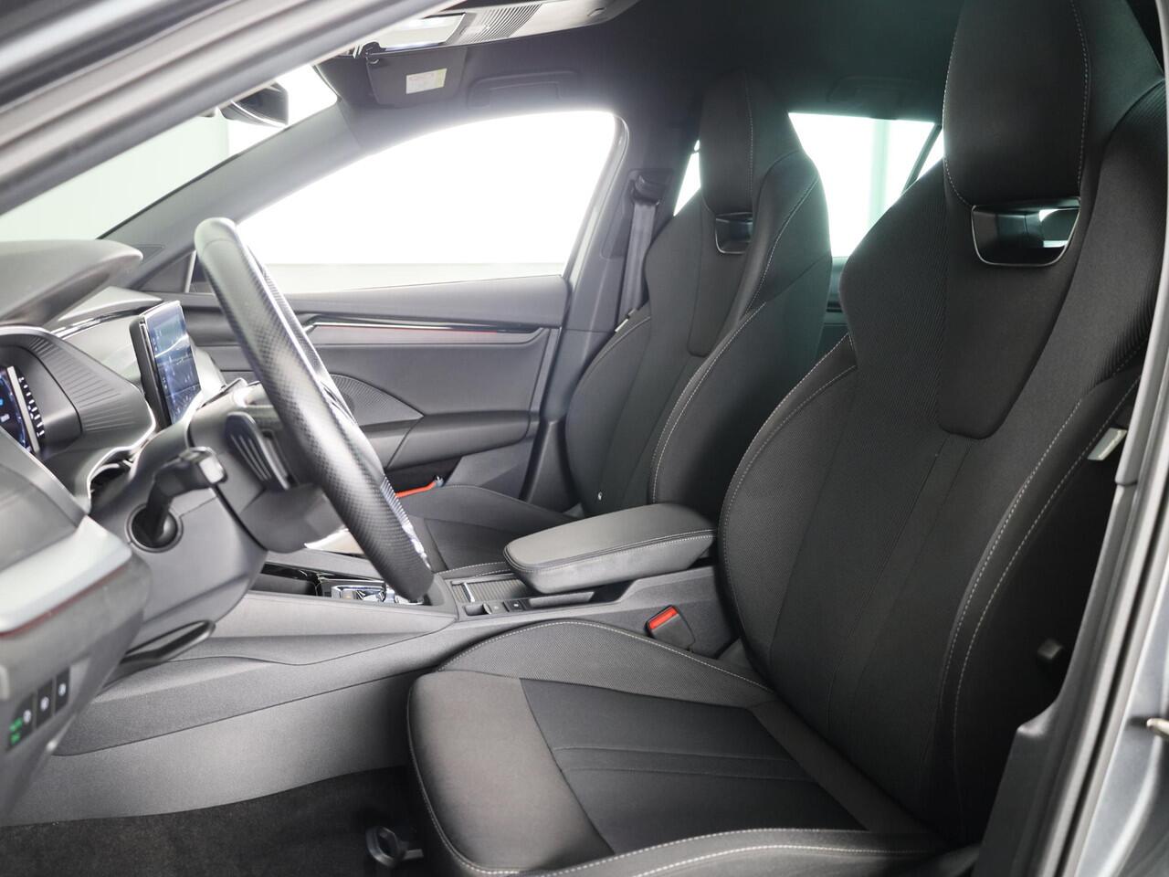 Skoda OCTAVIA Combi 1.5 e-TSI Business Edition 150 pk Automaat (DSG) | Verlengde garantie | Navigatie | Parkeersensoren | LED koplampen | Apple Carplay/Android Auto |