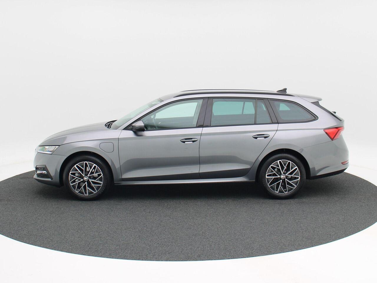 Skoda OCTAVIA Combi 1.4 TSi 204 Pk Automaat iV PHEV Business edition | Cruise Control | Virtual Cockpit | Carplay | Parkeersensoren | Leder Stuur | Climate Control | 17 Inch | 22.799 km!!