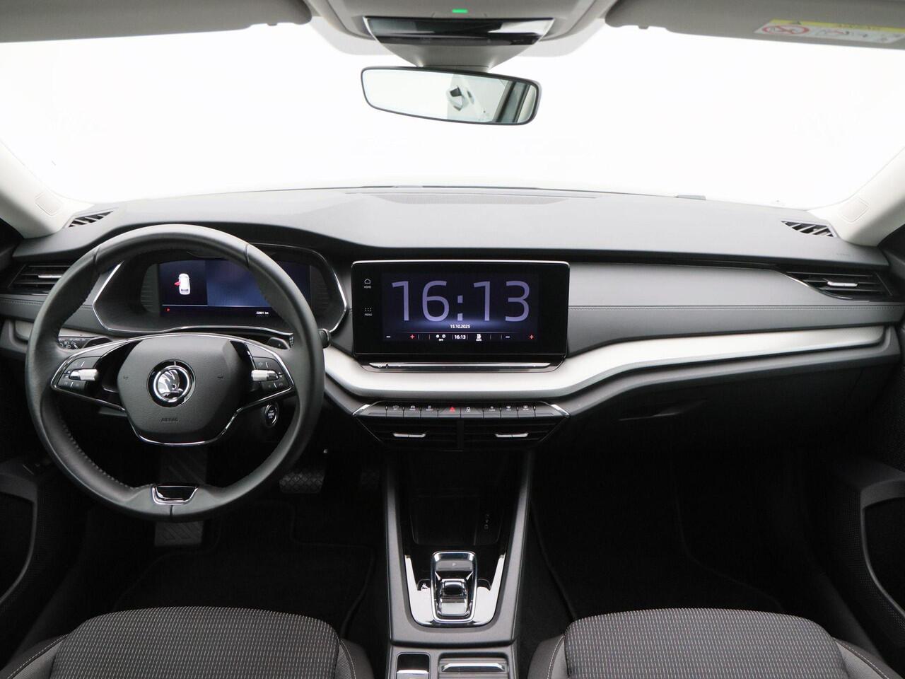 Skoda OCTAVIA Combi 1.4 TSi 204 Pk Automaat iV PHEV Business edition | Cruise Control | Virtual Cockpit | Carplay | Parkeersensoren | Leder Stuur | Climate Control | 17 Inch | 22.799 km!!