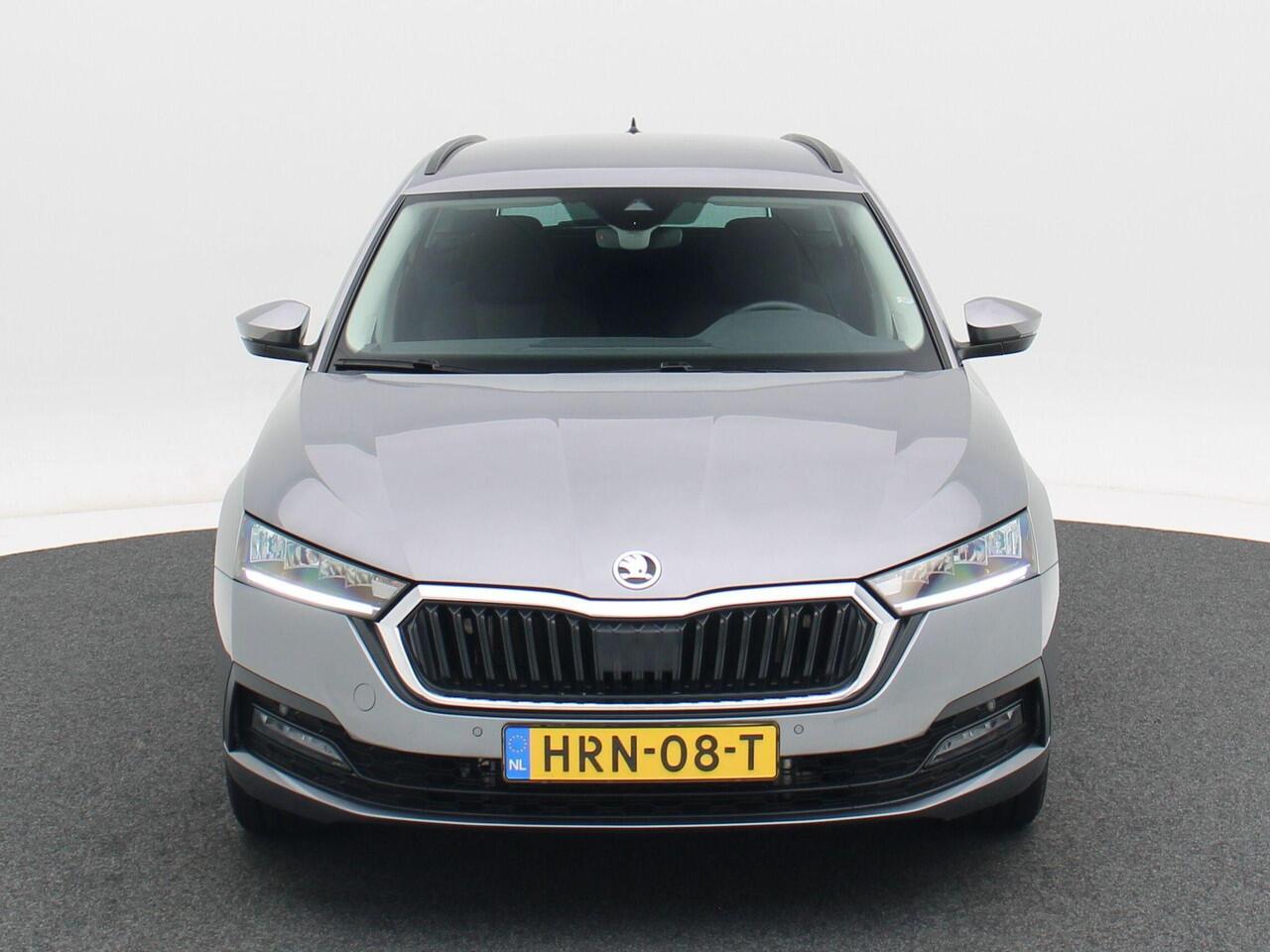Skoda OCTAVIA Combi 1.4 TSi 204 Pk Automaat iV PHEV Business edition | Cruise Control | Virtual Cockpit | Carplay | Parkeersensoren | Leder Stuur | Climate Control | 17 Inch | 22.799 km!!