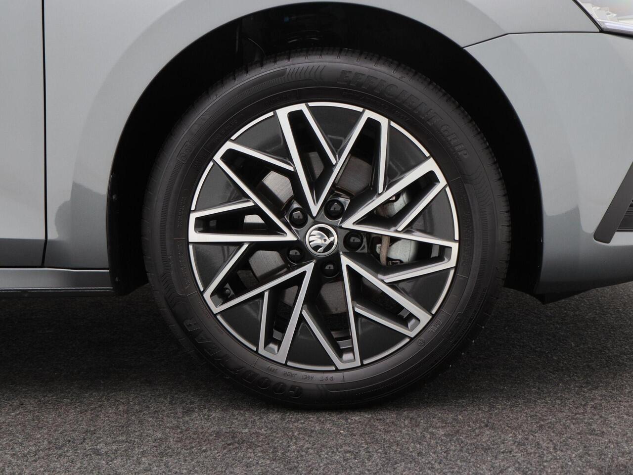 Skoda OCTAVIA Combi 1.4 TSi 204 Pk Automaat iV PHEV Business edition | Cruise Control | Virtual Cockpit | Carplay | Parkeersensoren | Leder Stuur | Climate Control | 17 Inch | 22.799 km!!