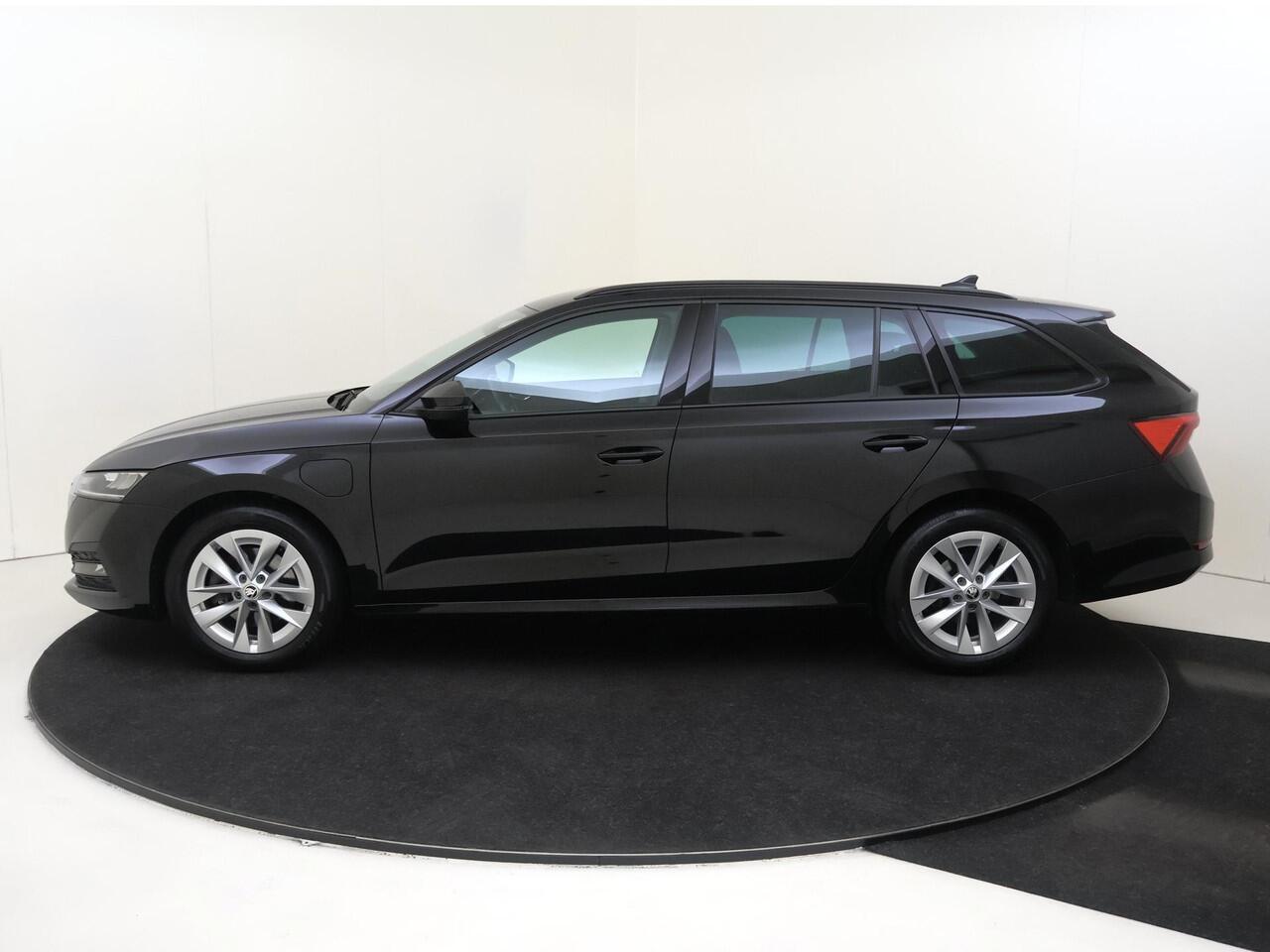 Skoda OCTAVIA Combi 1.4 TSI iV PHEV Business Edition | SoH 96% | Parkeersensoren | Cruise Control | Airco | Digital cockpit | Stoel- en stuurwielverwarming | Navigatie |