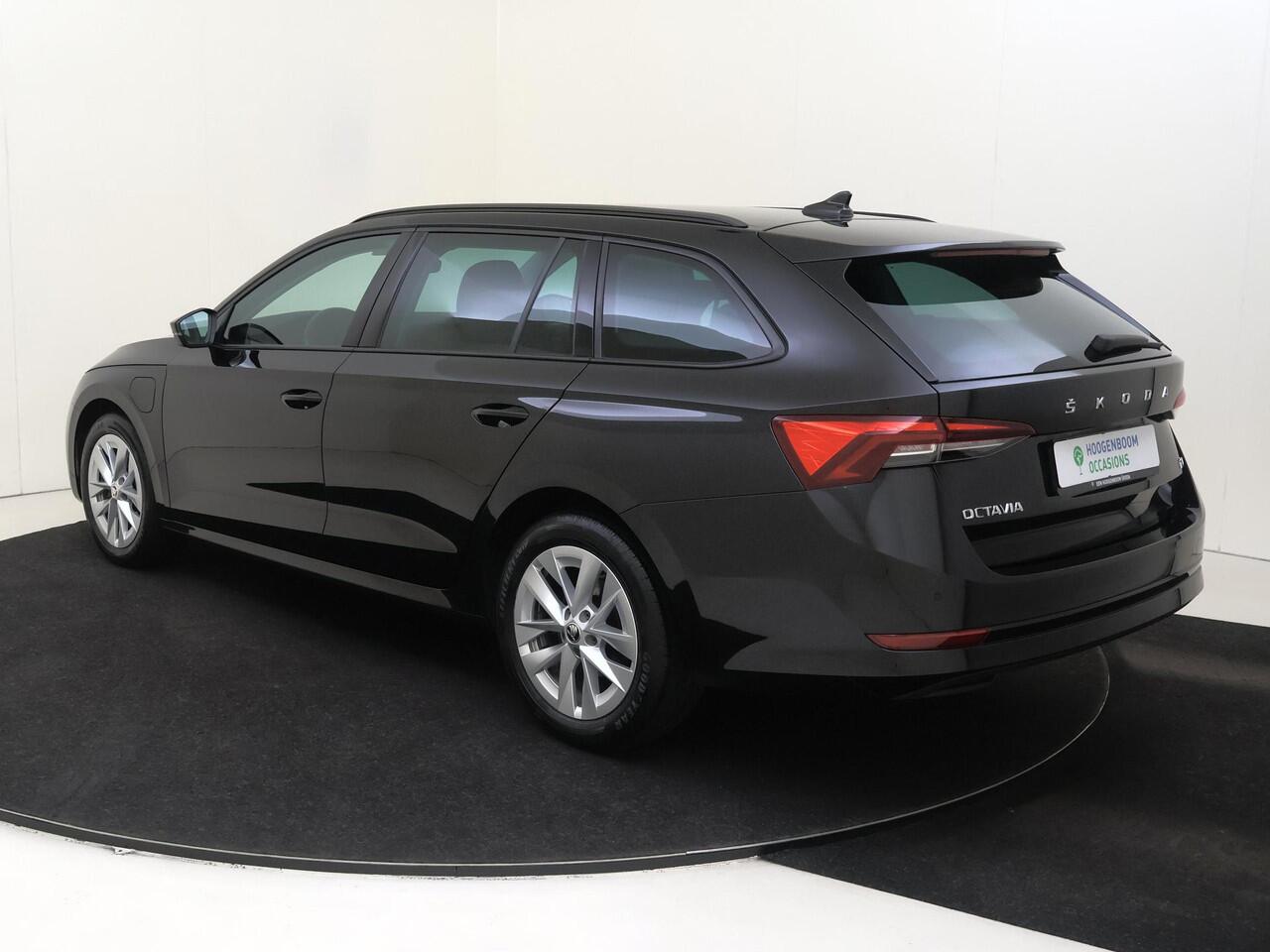 Skoda OCTAVIA Combi 1.4 TSI iV PHEV Business Edition | SoH 96% | Parkeersensoren | Cruise Control | Airco | Digital cockpit | Stoel- en stuurwielverwarming | Navigatie |