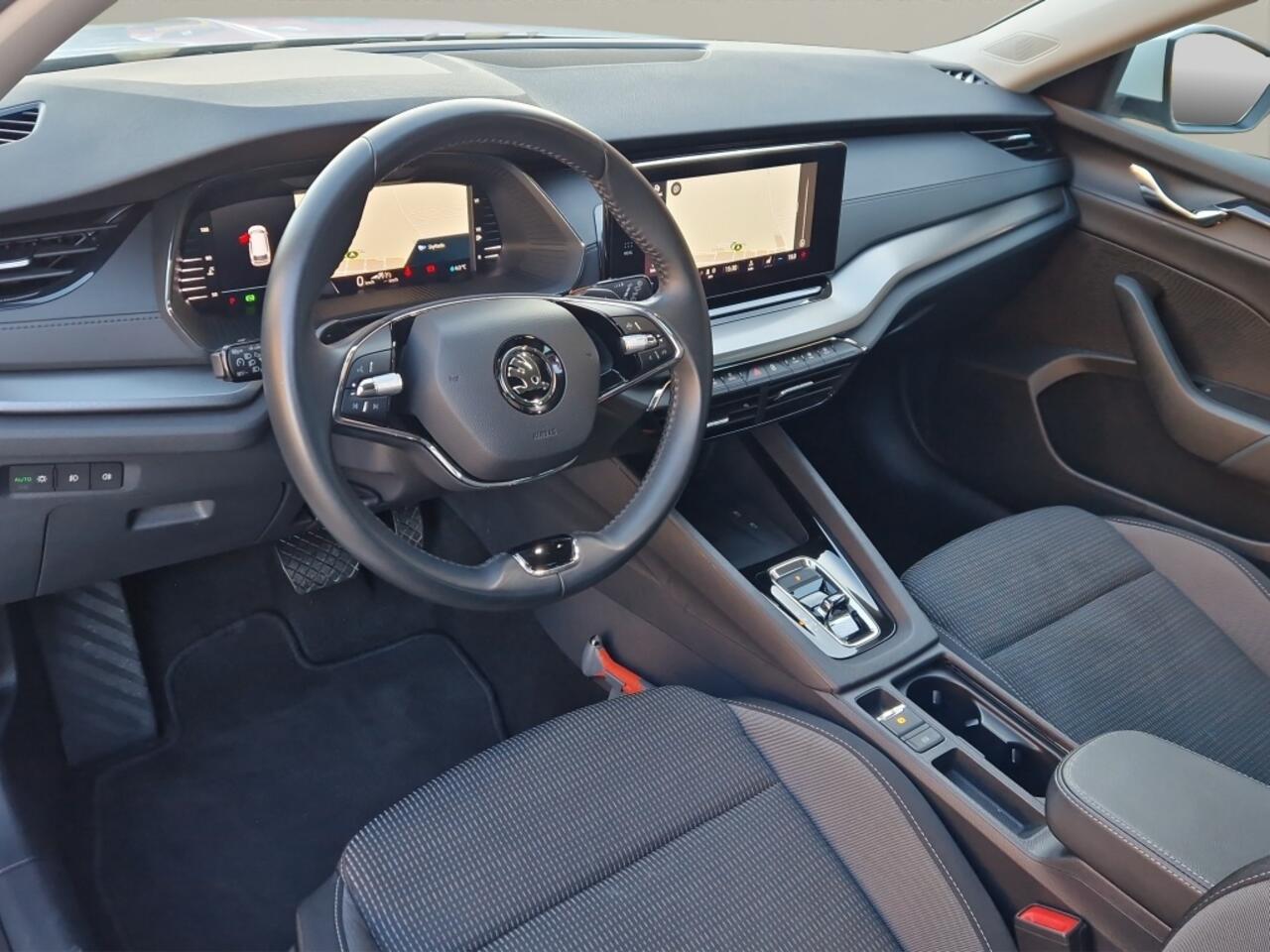 Skoda OCTAVIA Combi 1.0 e-TSI 110PK Automaat Business Edition - Stoelverwarming