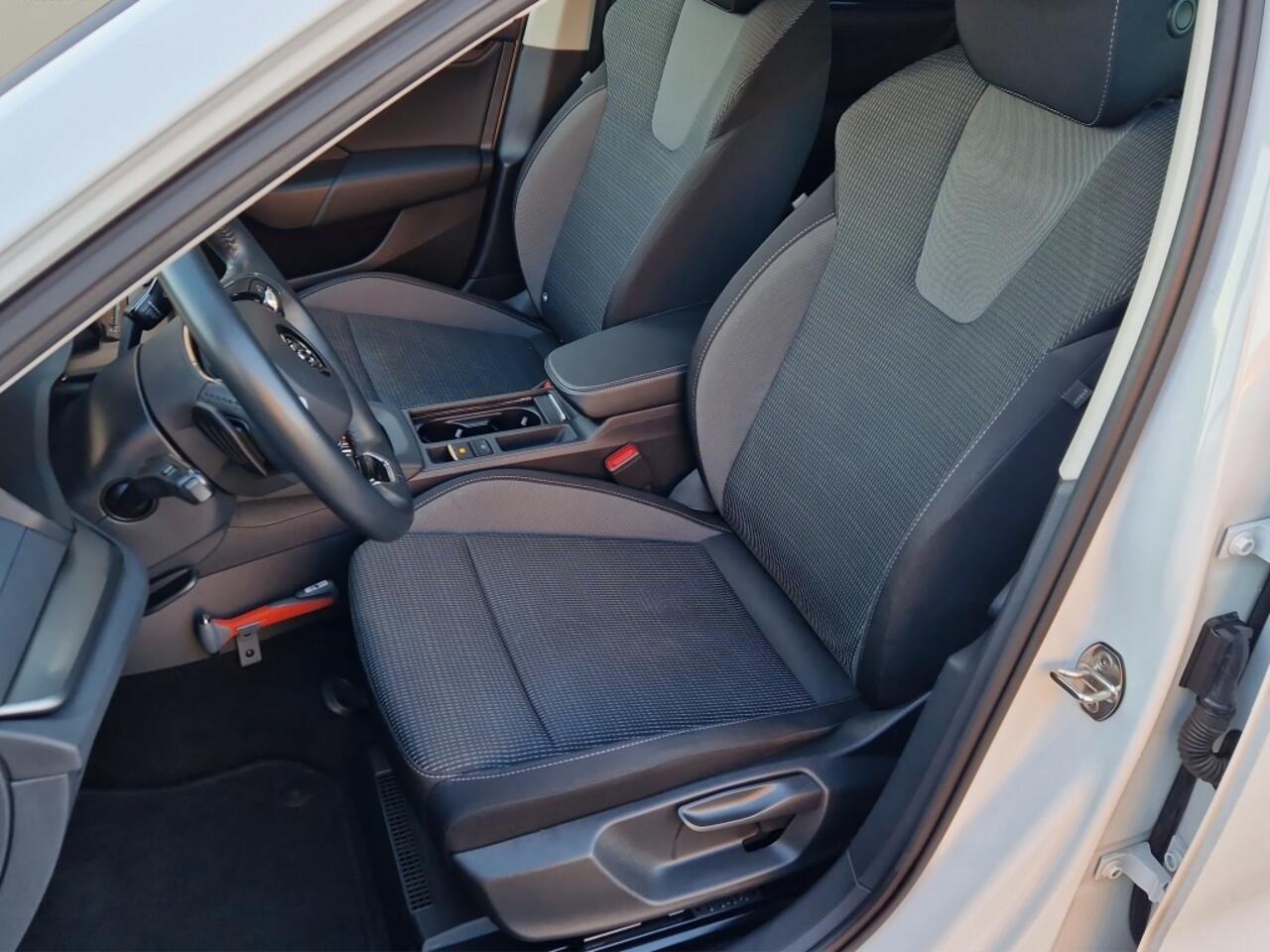 Skoda OCTAVIA Combi 1.0 e-TSI 110PK Automaat Business Edition - Stoelverwarming