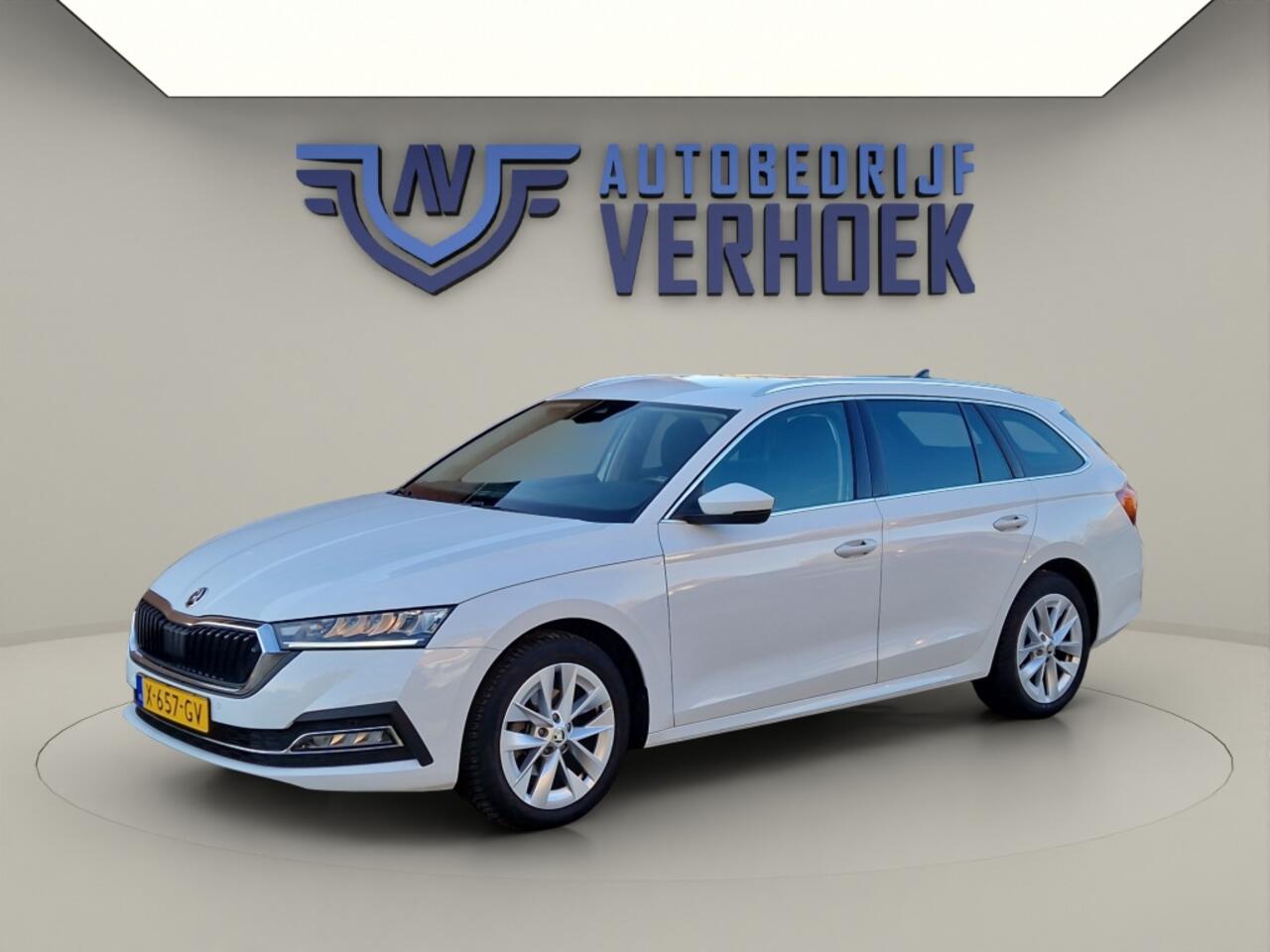 Skoda OCTAVIA Combi 1.0 e-TSI 110PK Automaat Business Edition - Stoelverwarming