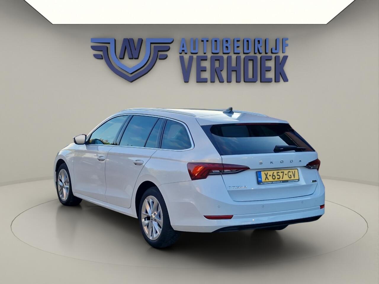 Skoda OCTAVIA Combi 1.0 e-TSI 110PK Automaat Business Edition - Stoelverwarming